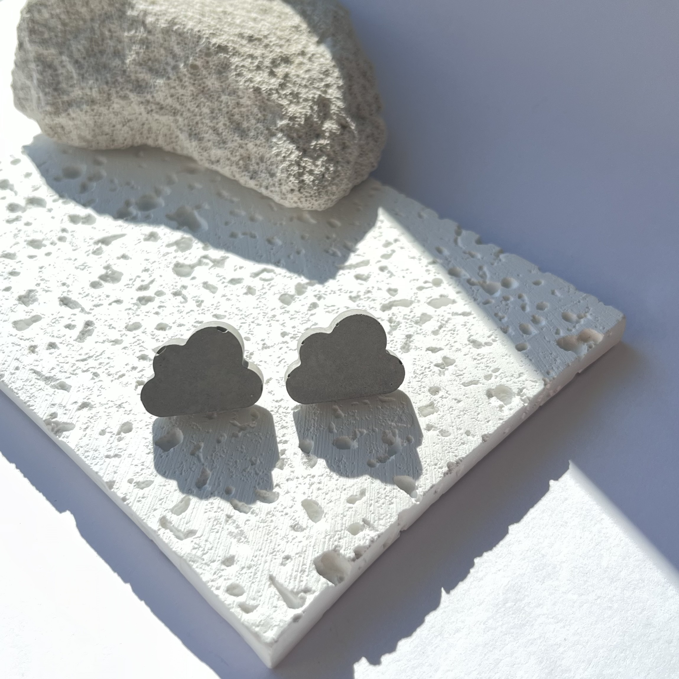 Auskarai DEBESĖLIS, pilki atspalviai / Earrings CLOUD, grey colours