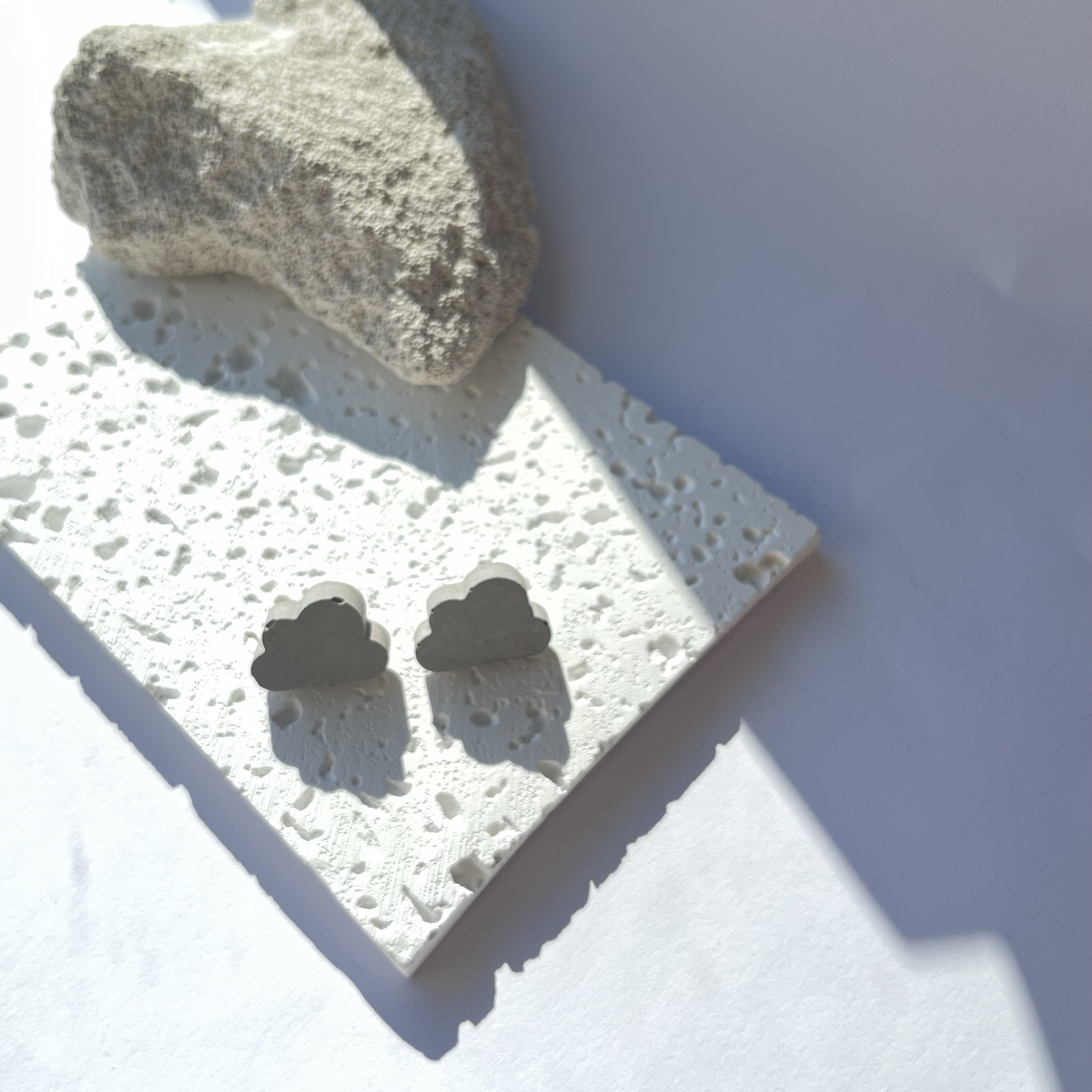 Auskarai DEBESĖLIS, pilki atspalviai / Earrings CLOUD, grey colours