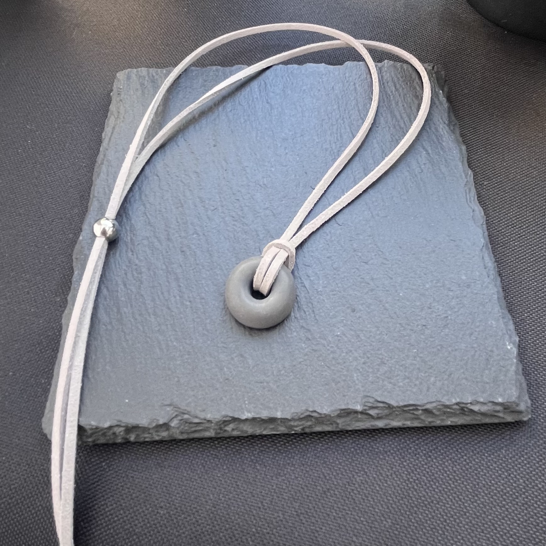 Pakabukas SKONIS, zomša / Necklace TASTE, suede