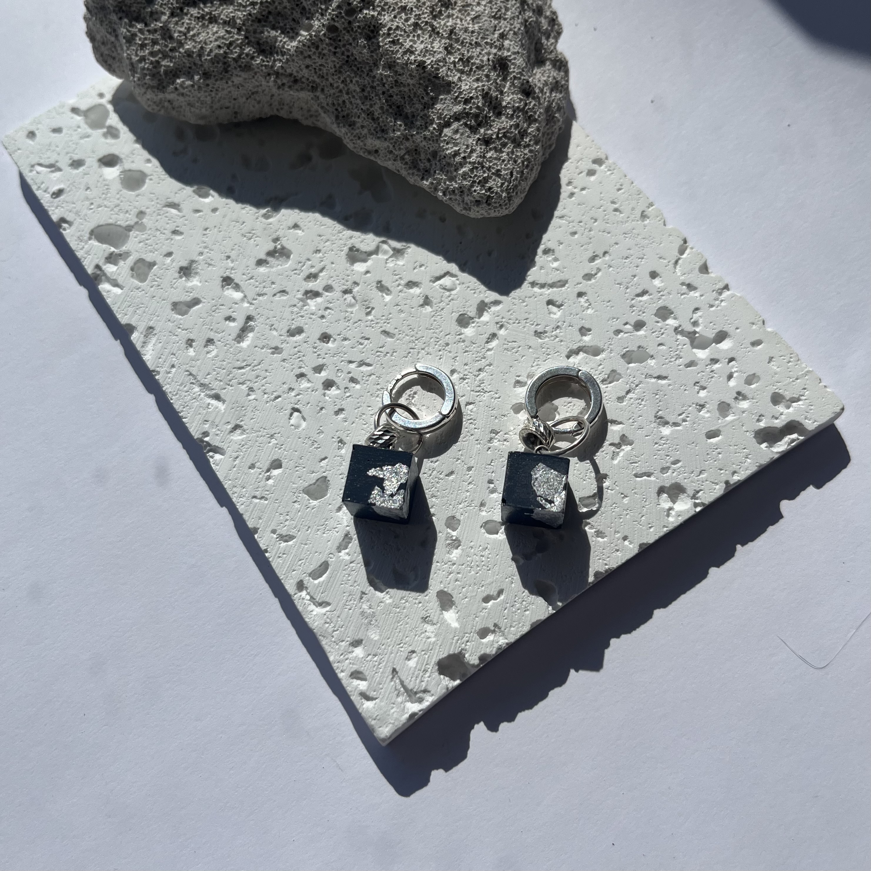 Auskarai VIRSMAS - KUBAI / Earrings TRANSFORMATION - CUBES