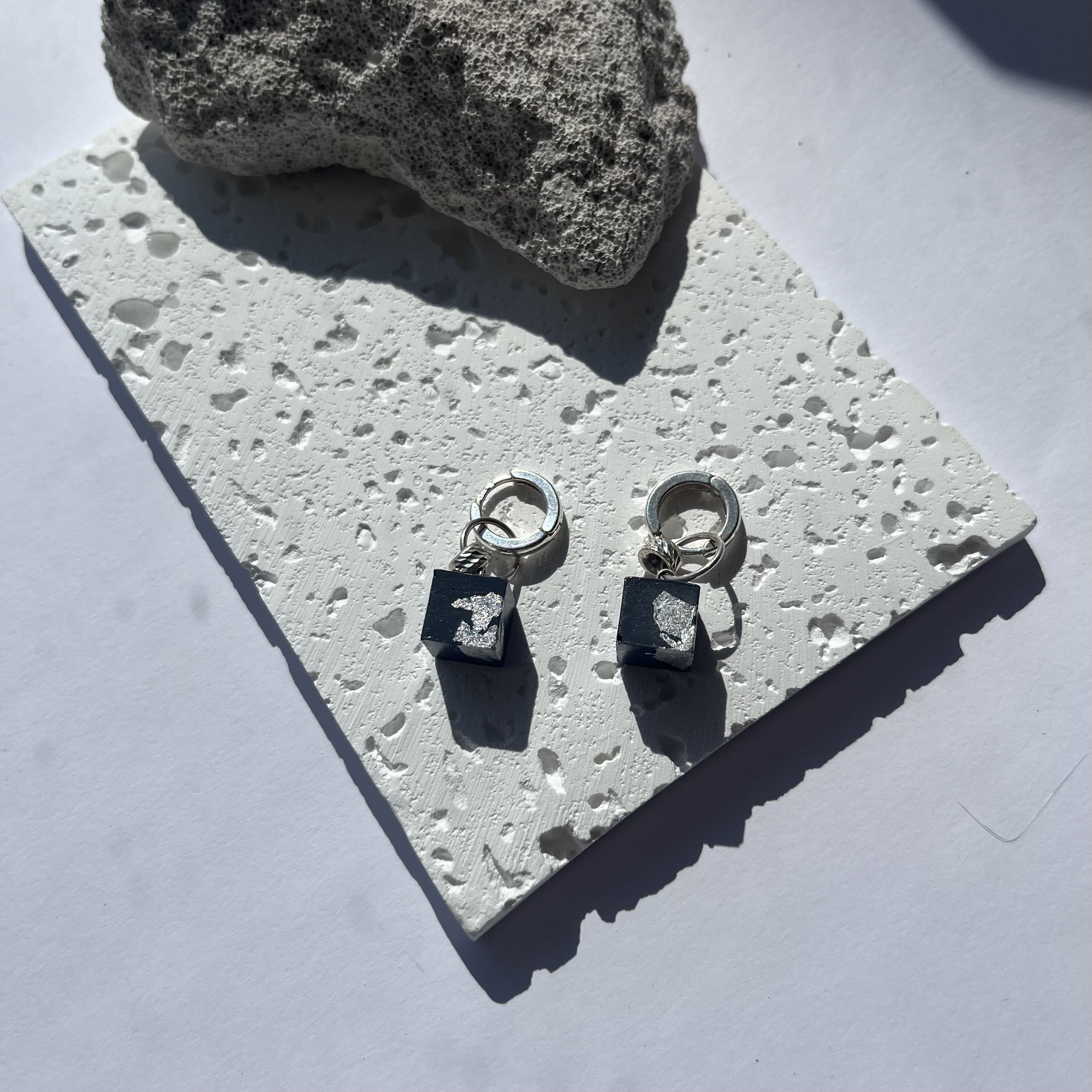 Auskarai VIRSMAS - KUBAI / Earrings TRANSFORMATION - CUBES