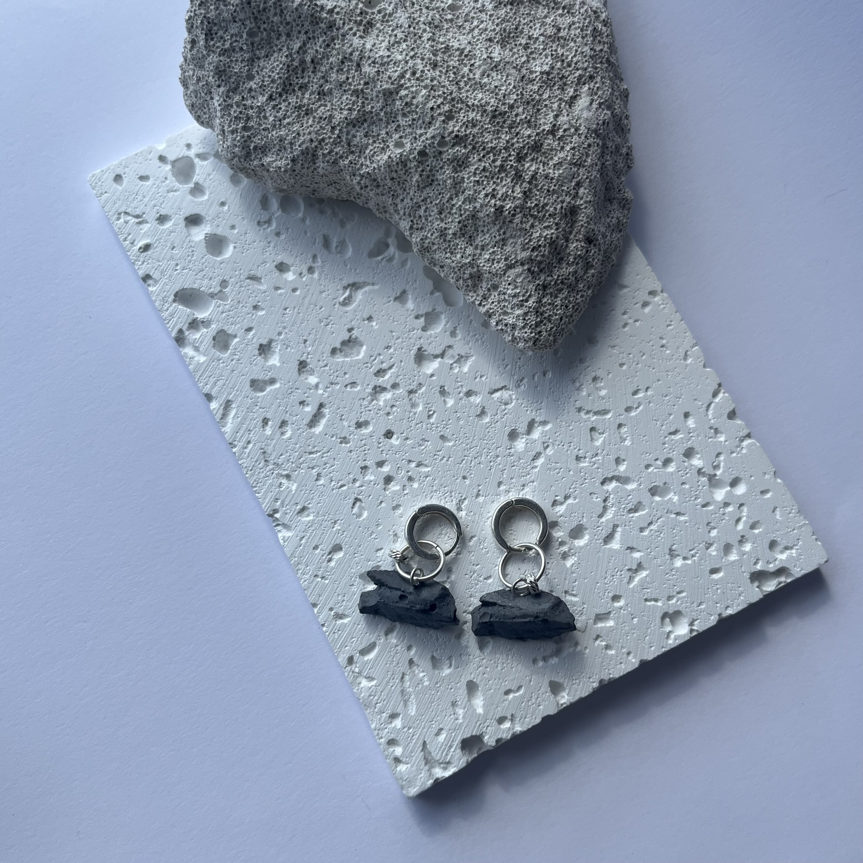 Auskarai VIRSMAS - AKMUO / Earrings TRANSFORMATION - STONE