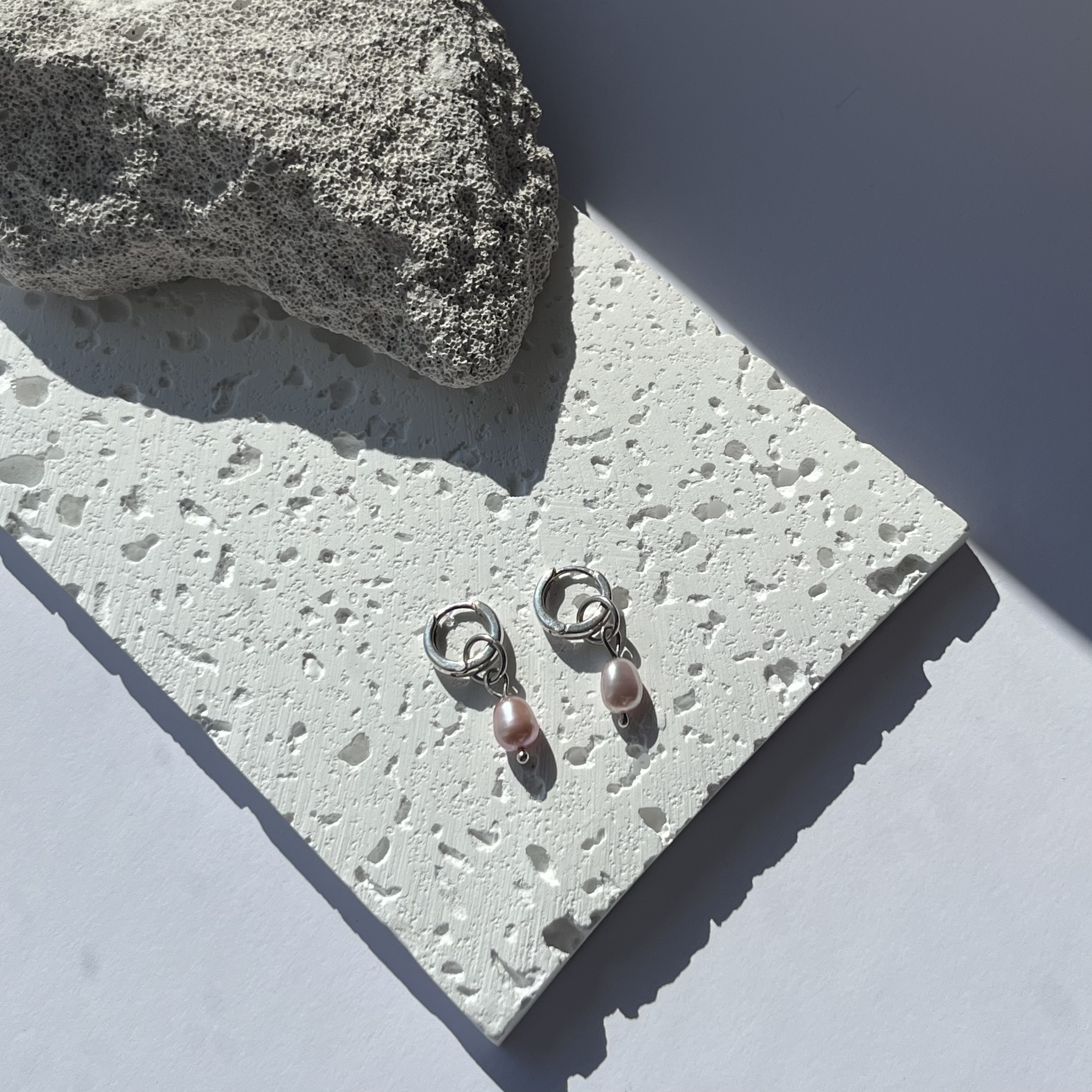 Auskarai VIRSMAS - PERLAI / Earrings TRANSFORMATION - PEARLS