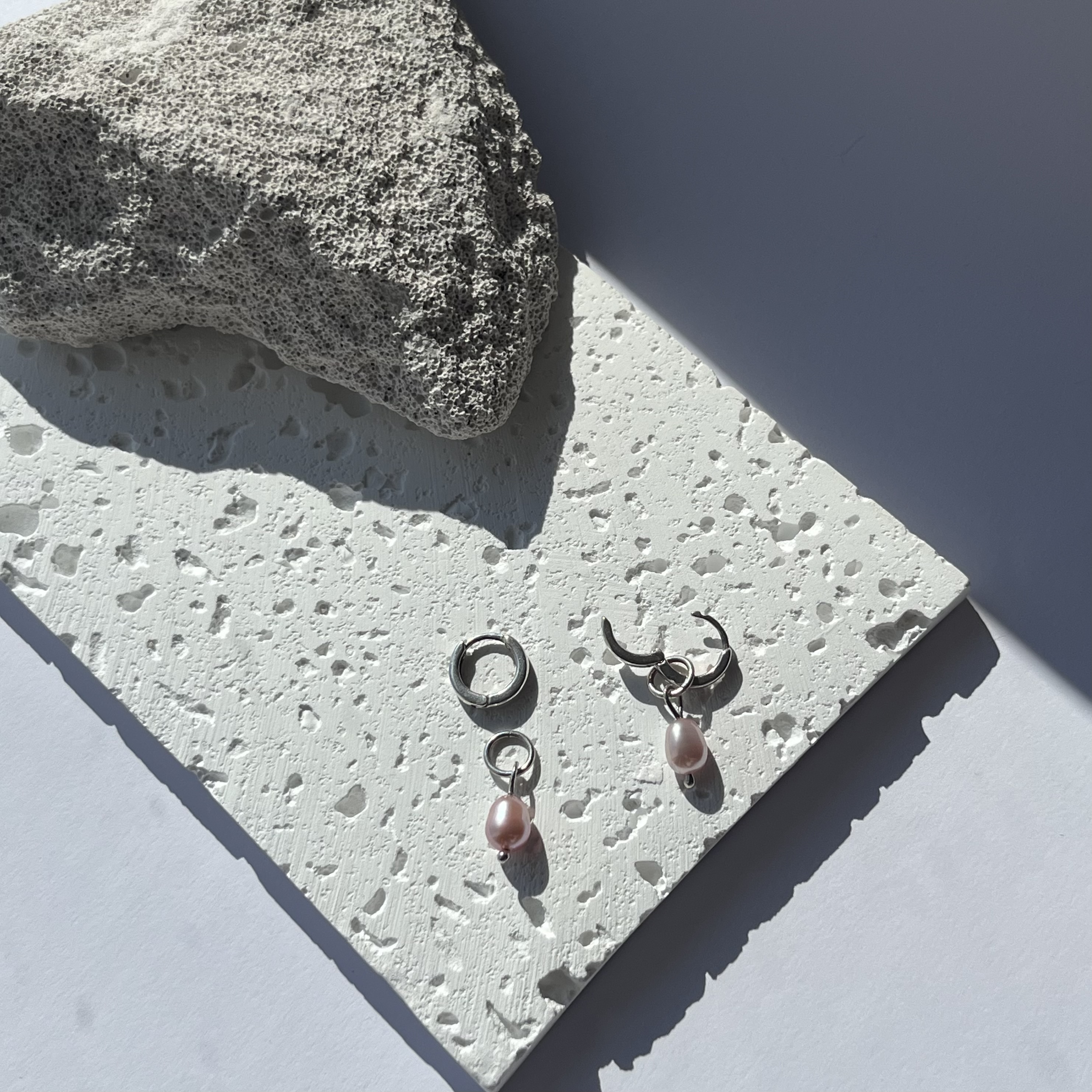 Auskarai VIRSMAS - PERLAI / Earrings TRANSFORMATION - PEARLS