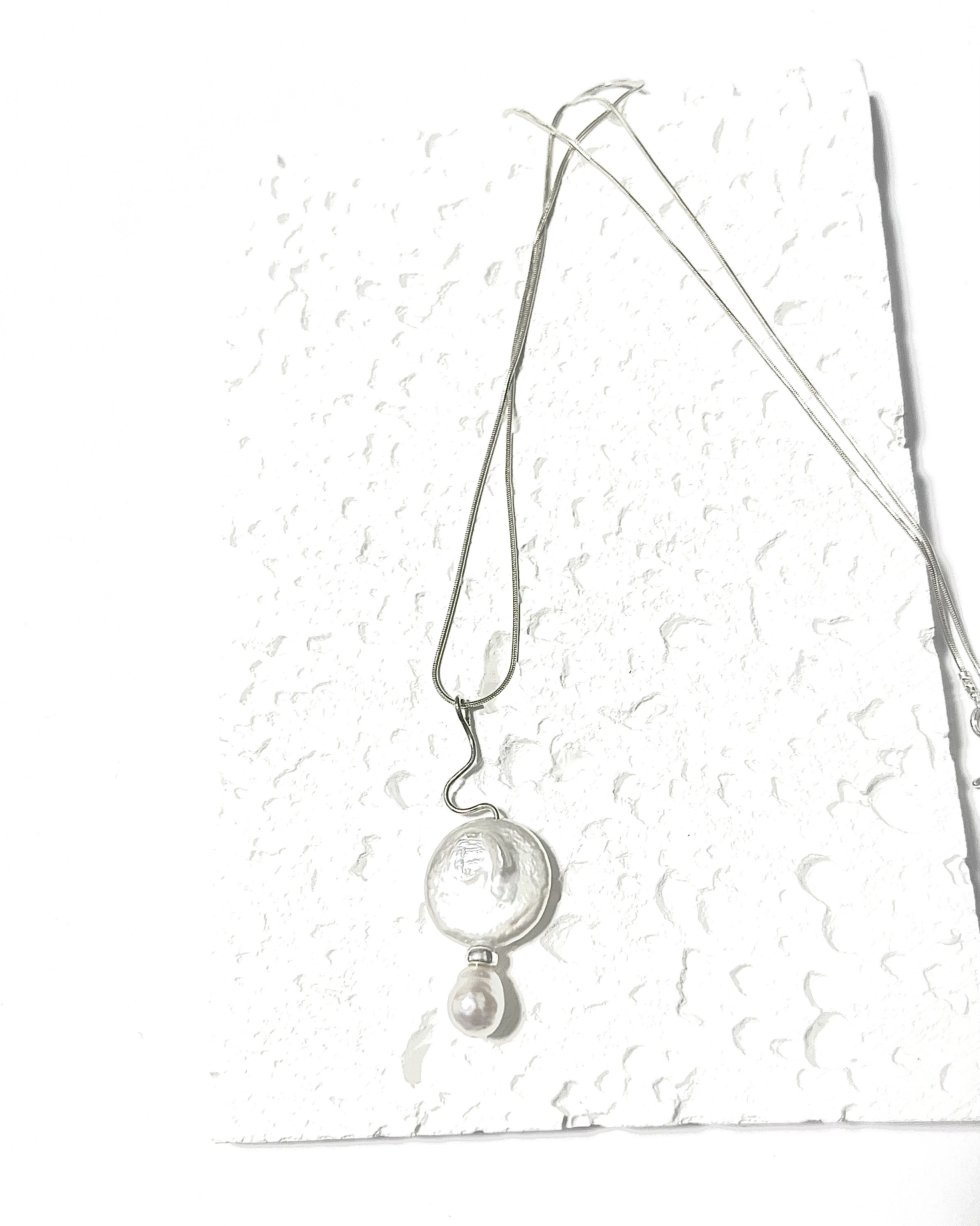 Pakabukas LELIJA / Pendant LILY