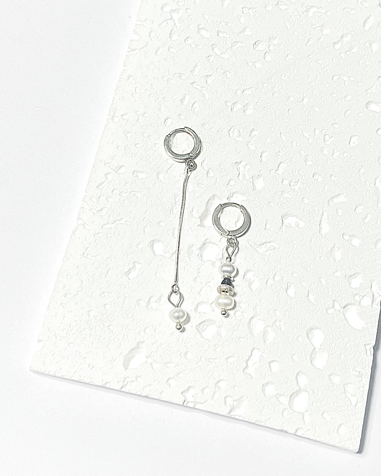 Auskarai DU PLIUS VIENAS, PERLAI / Earrings TWO PLUS ONE, PEARLS