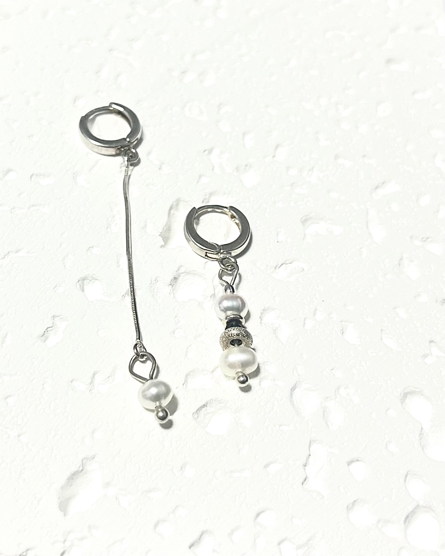 Auskarai DU PLIUS VIENAS, PERLAI / Earrings TWO PLUS ONE, PEARLS