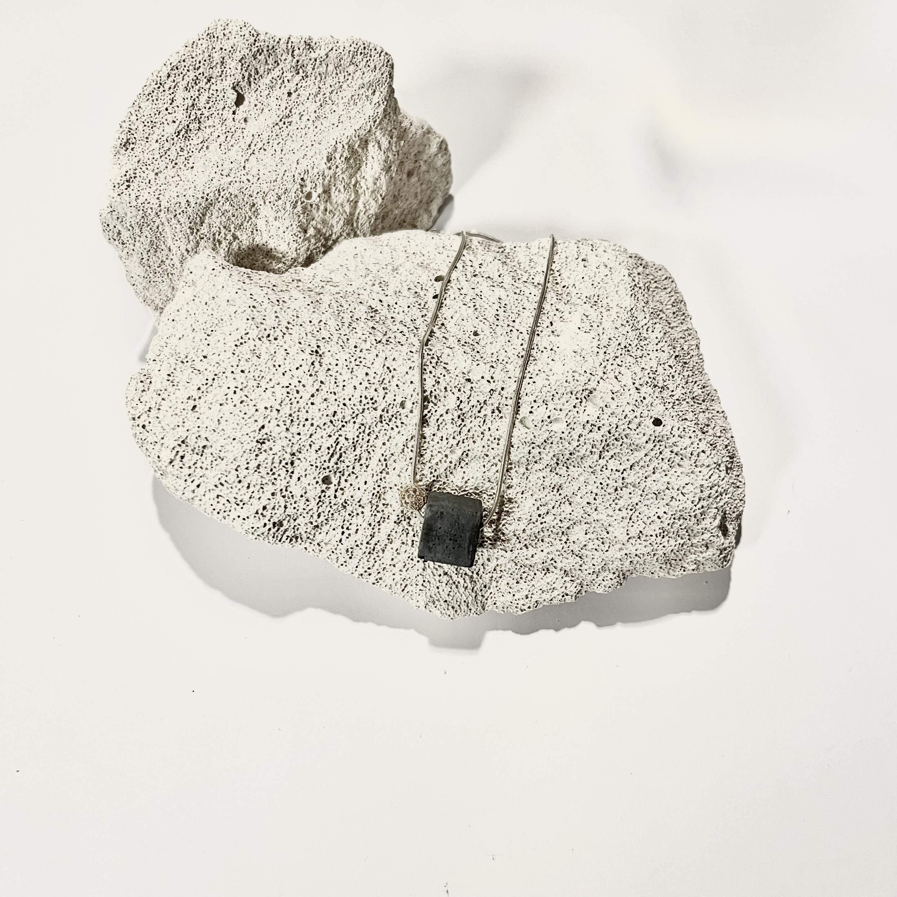 Pakabukas KUBAS / Pendant CUBE