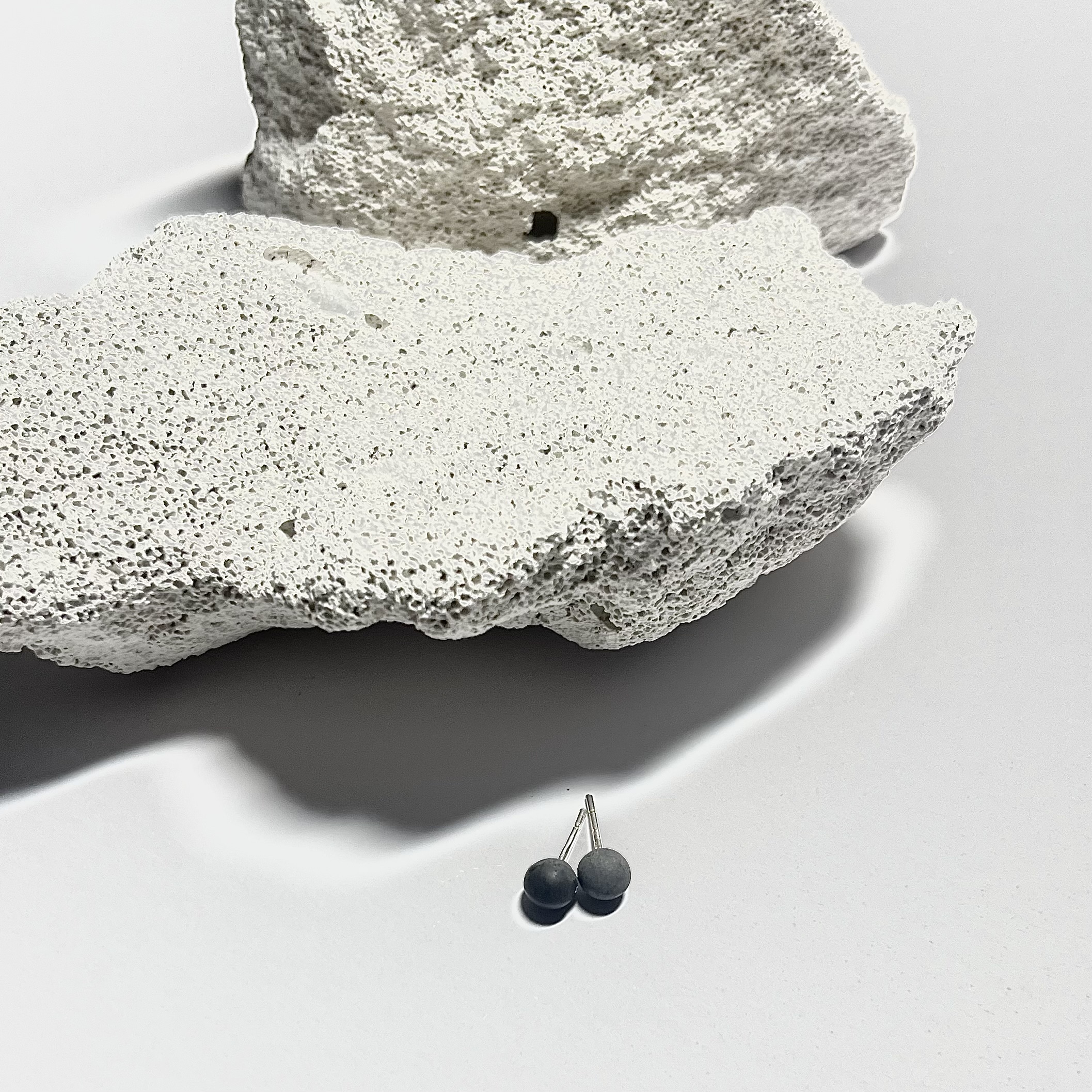 Auskarai NYKŠTUKINĖ PLANETA / Earrings DWARF PLANET