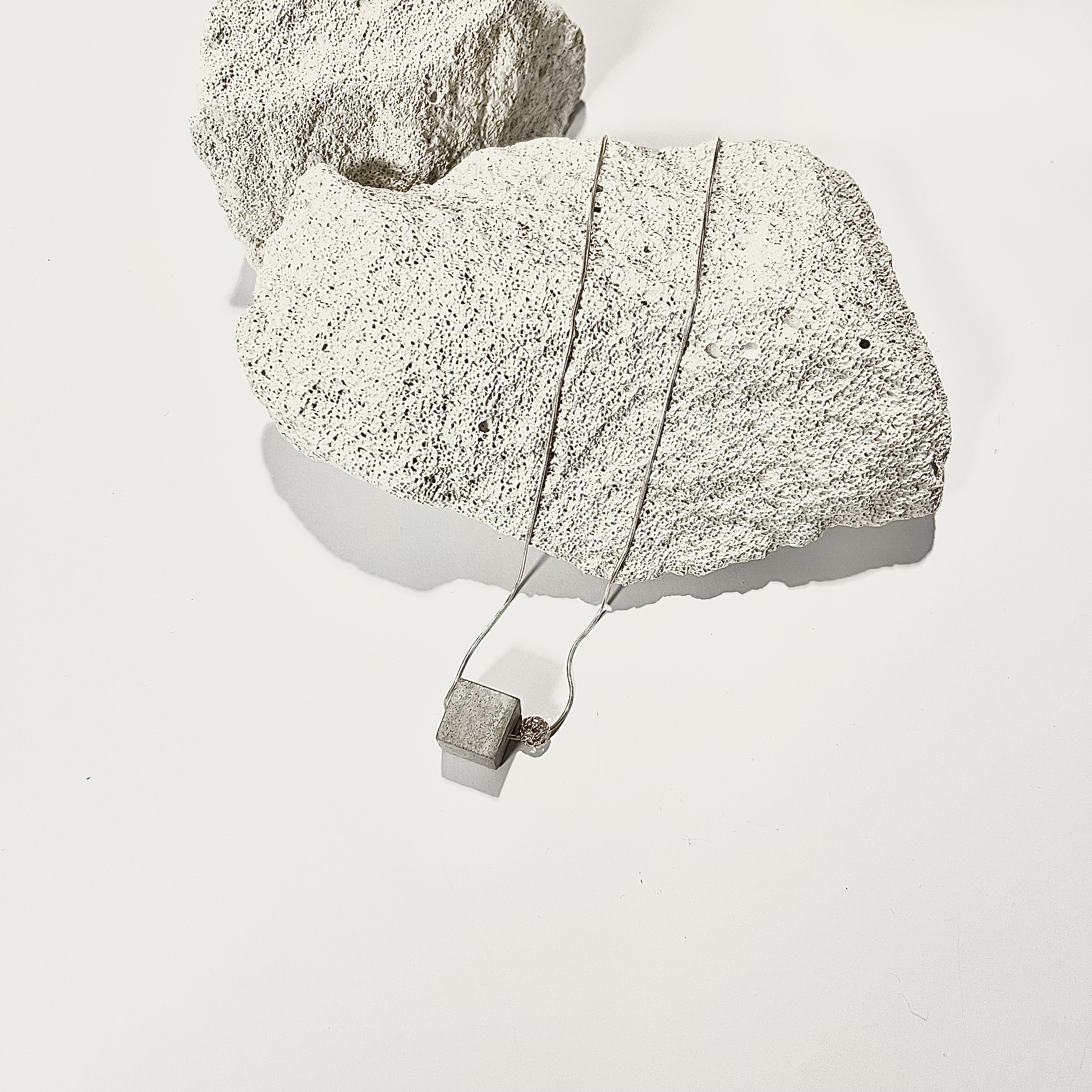 Pakabukas KUBAS / Pendant CUBE