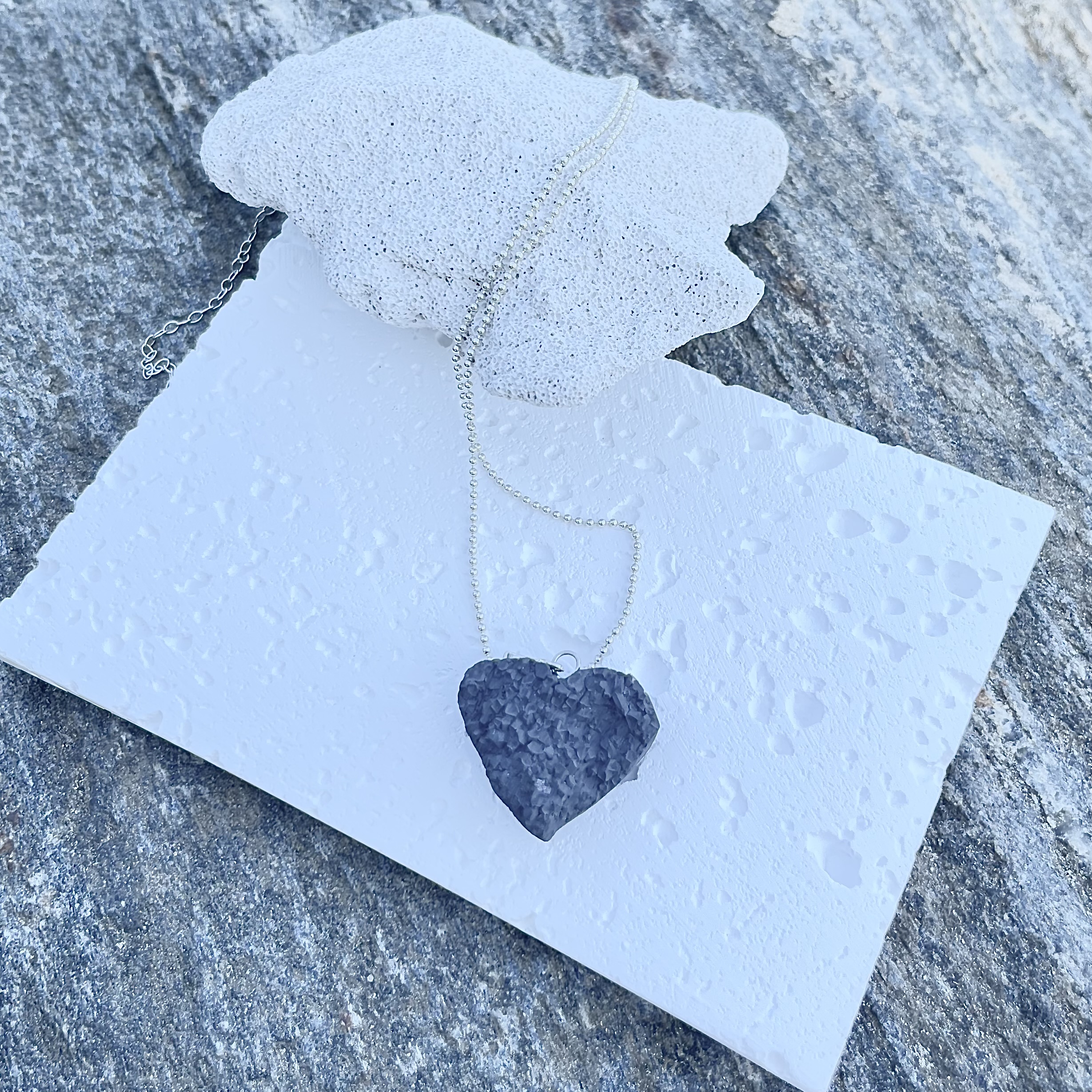 Pakabukas MYLIU JUODAI / Pendant STRONG LOVE