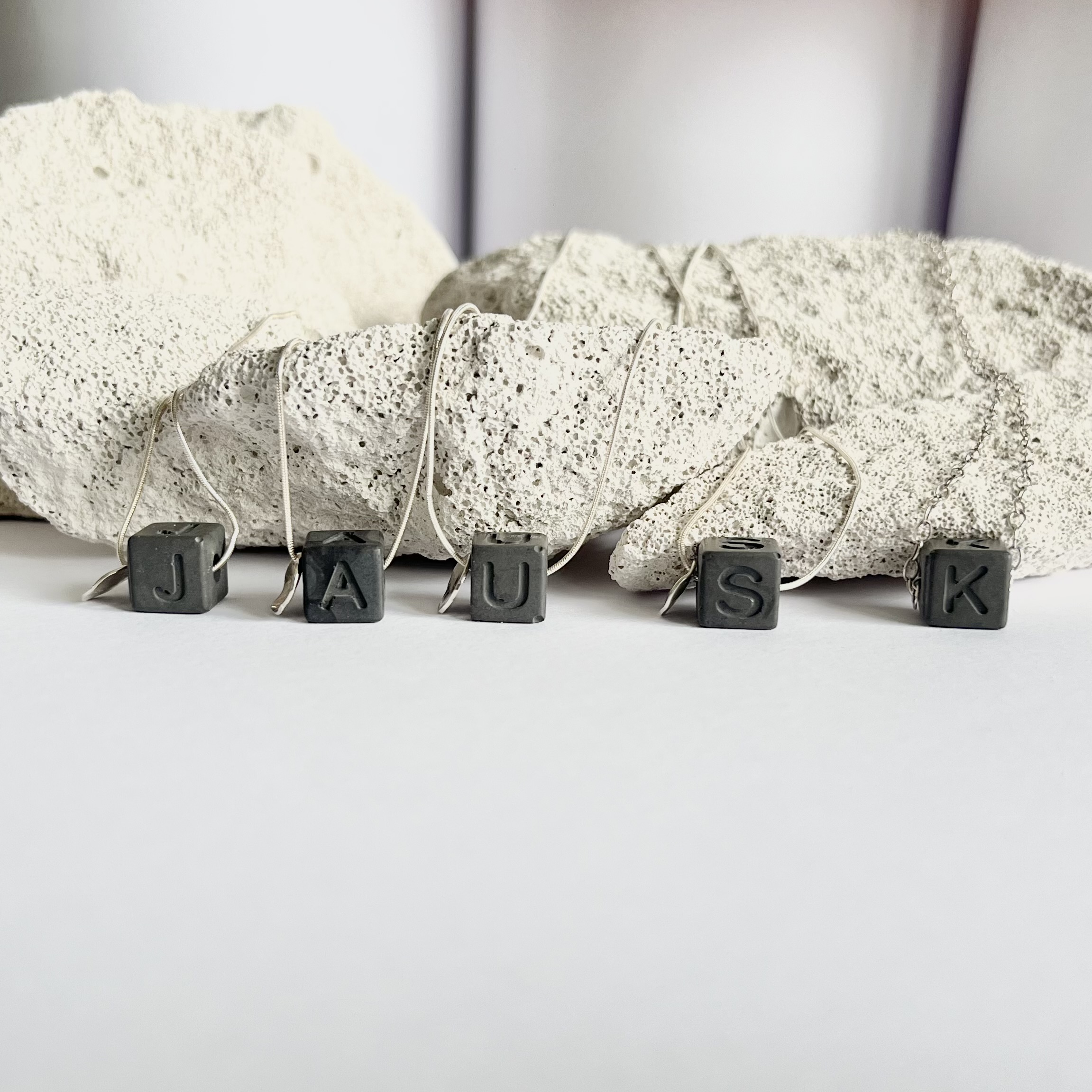 Pakabukas ŽENKLAI / Pendant SIGNS