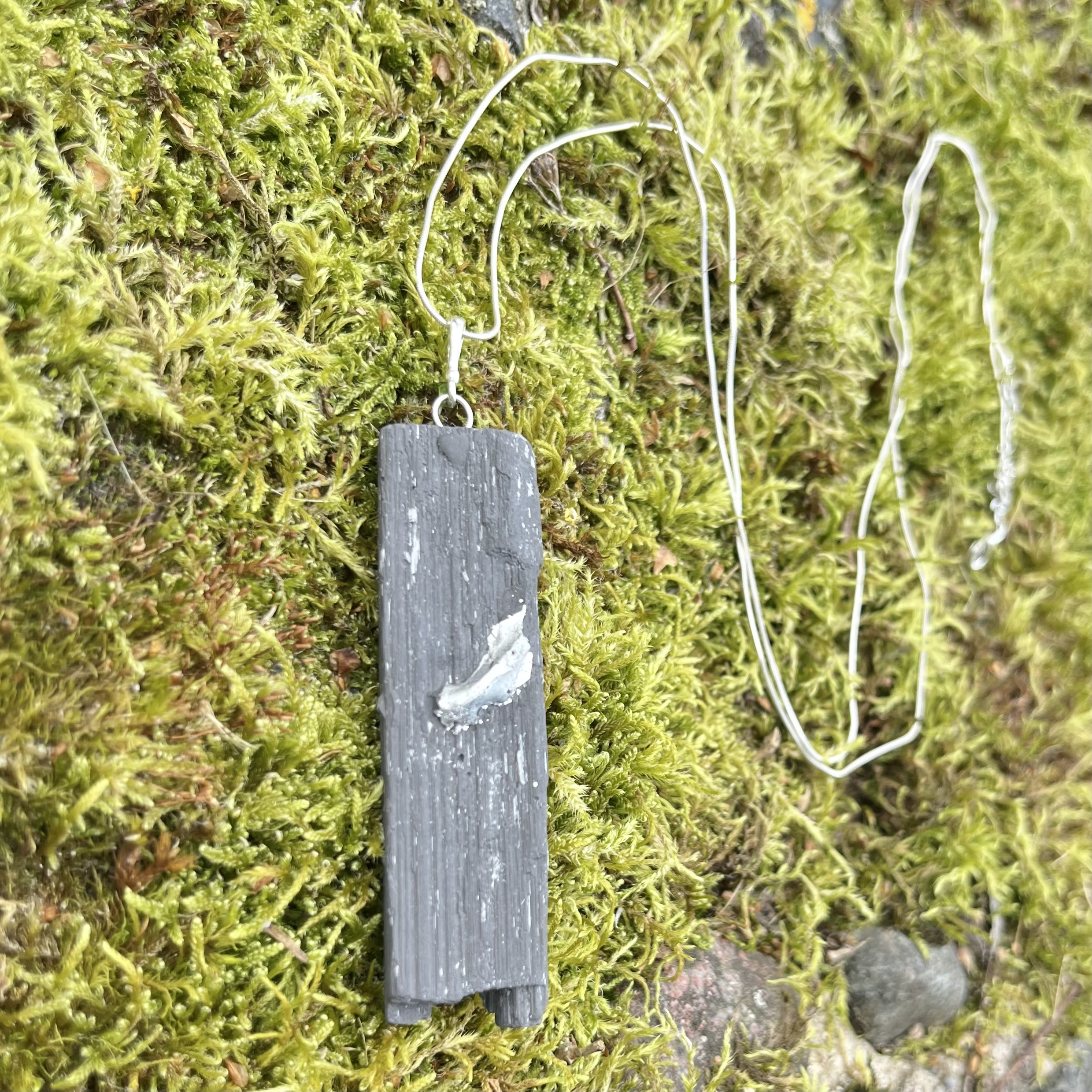 Pakabukas UOLA / Pendant THE ROCK