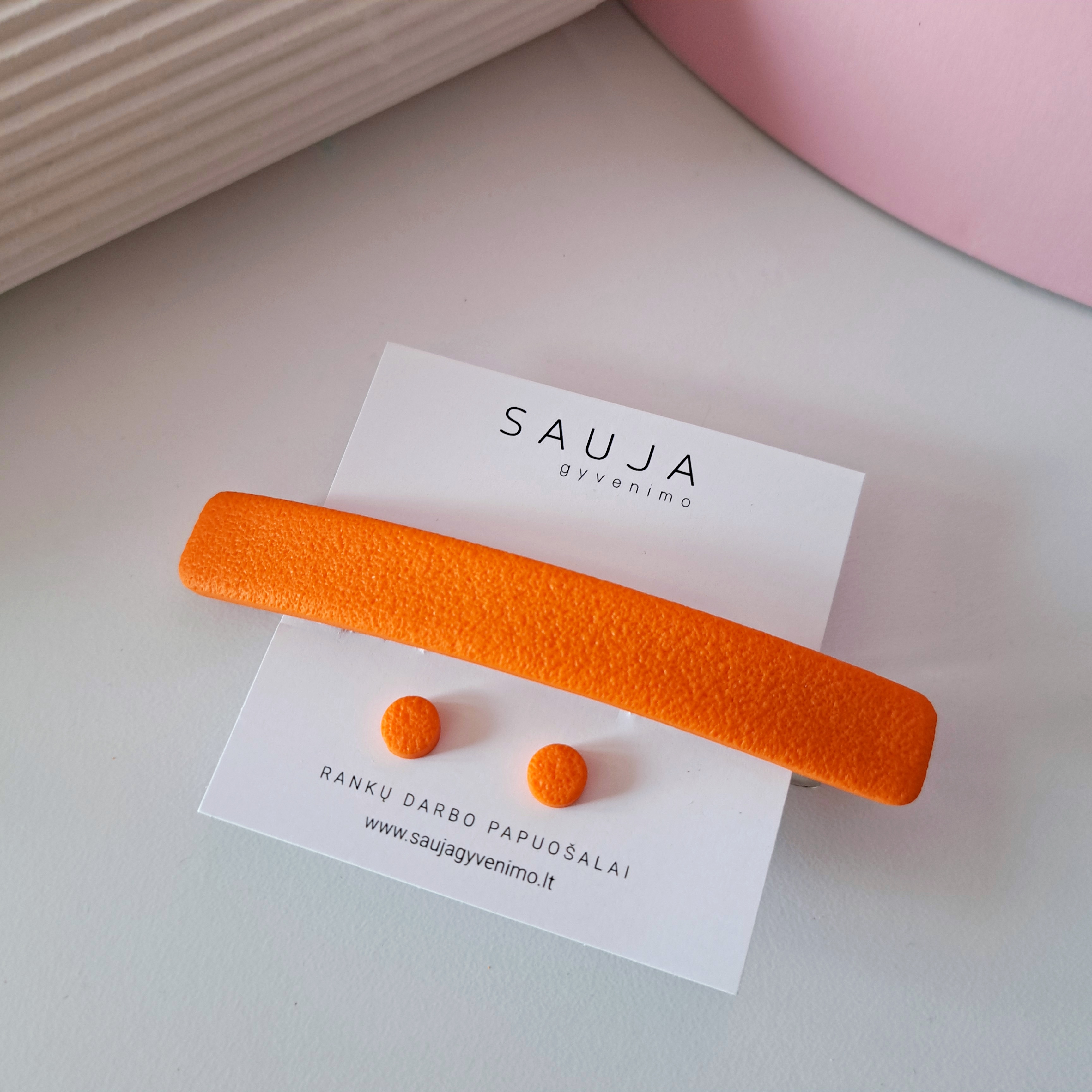 Oranžinis segtukas
