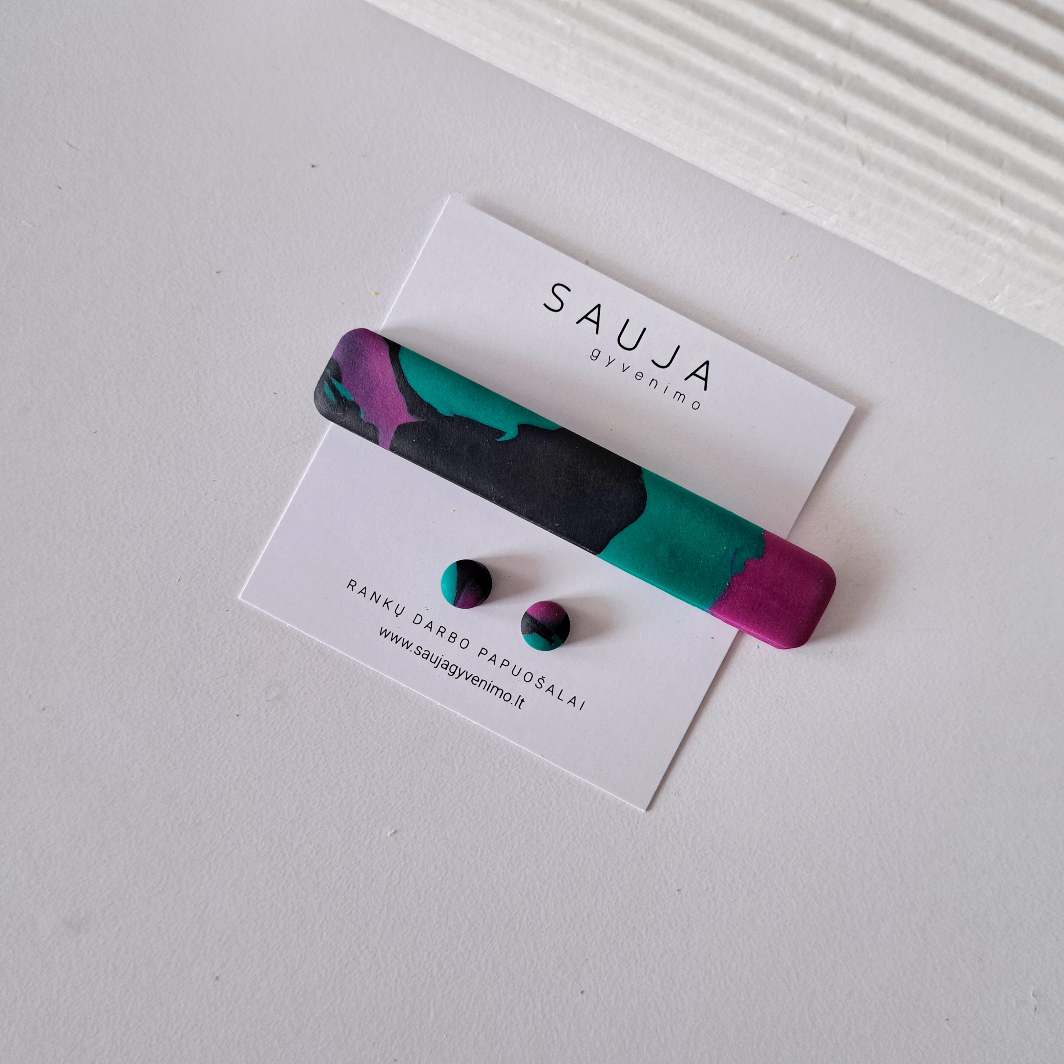 Juodas/žalias segtukas 8 cm