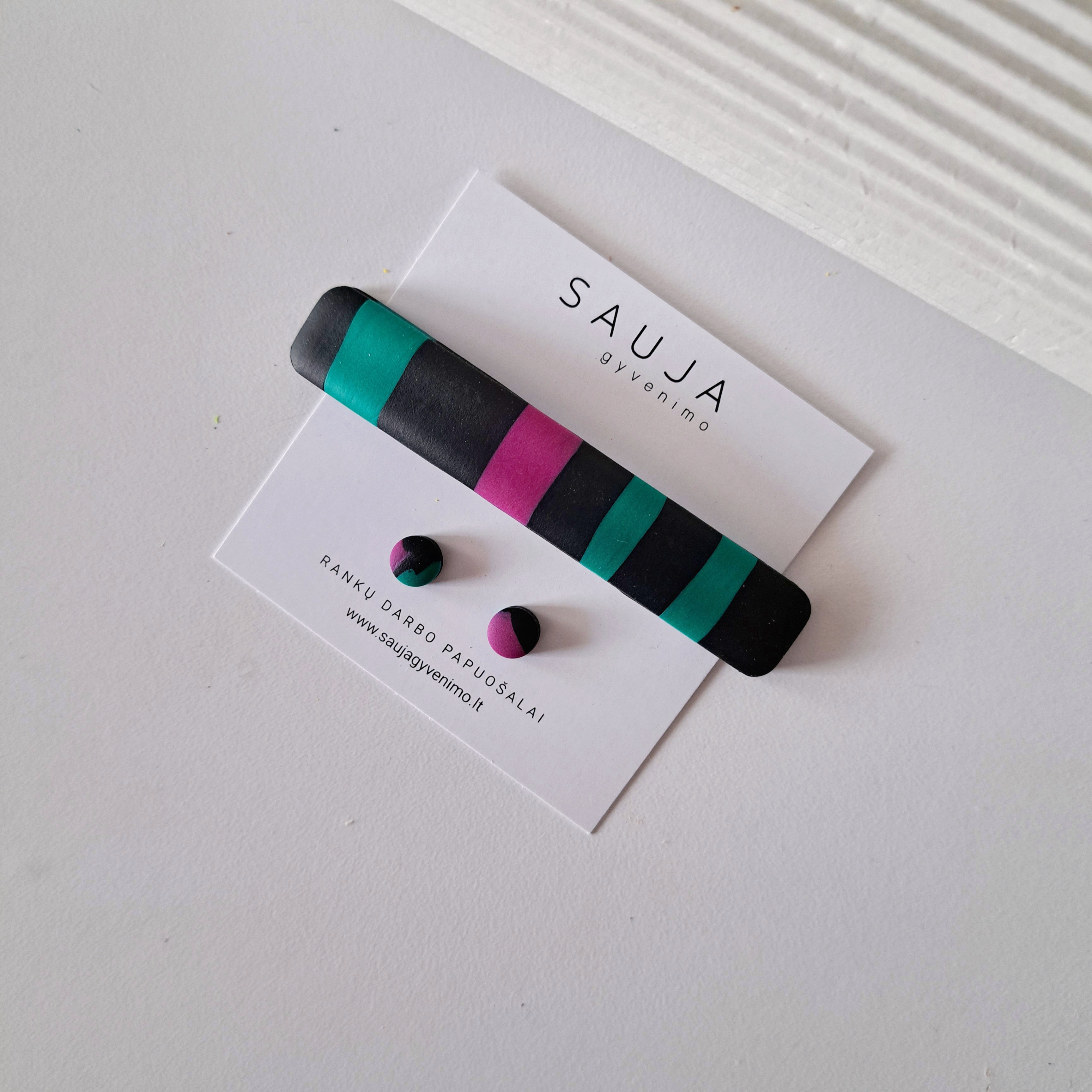 Juodas/žalias/magenta segtukas 8 cm