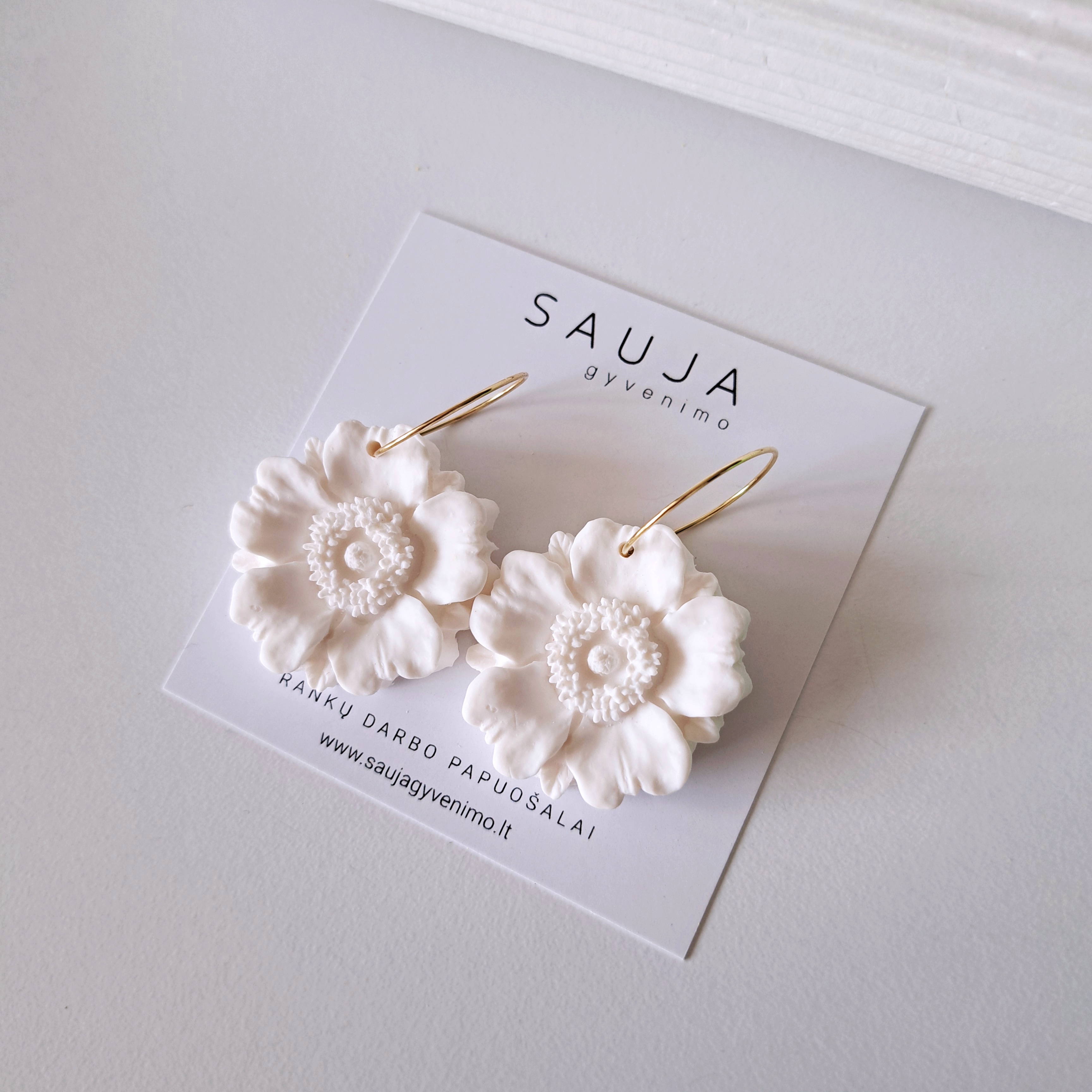 'Big white flower' auskarai