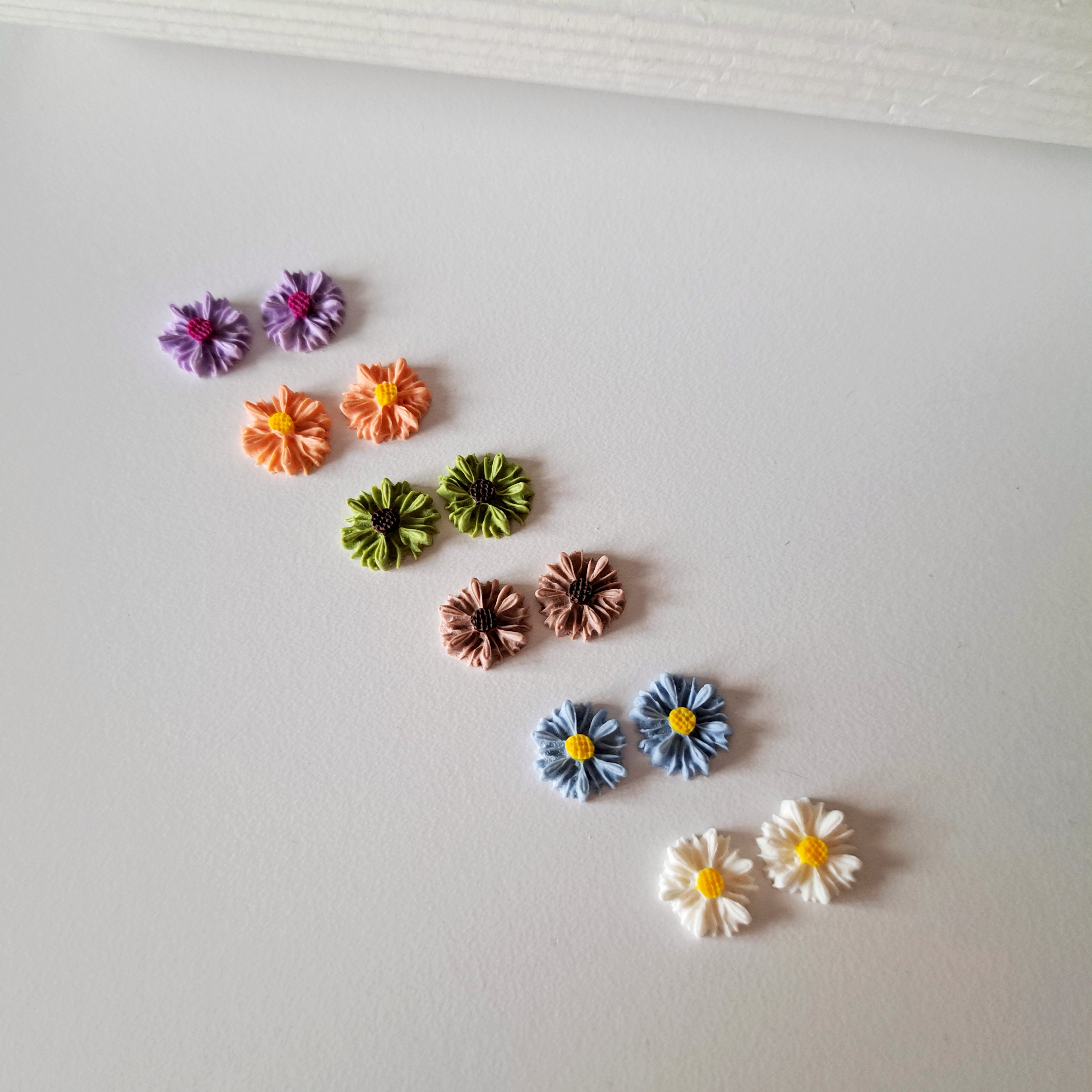 'Love' midi auskarai