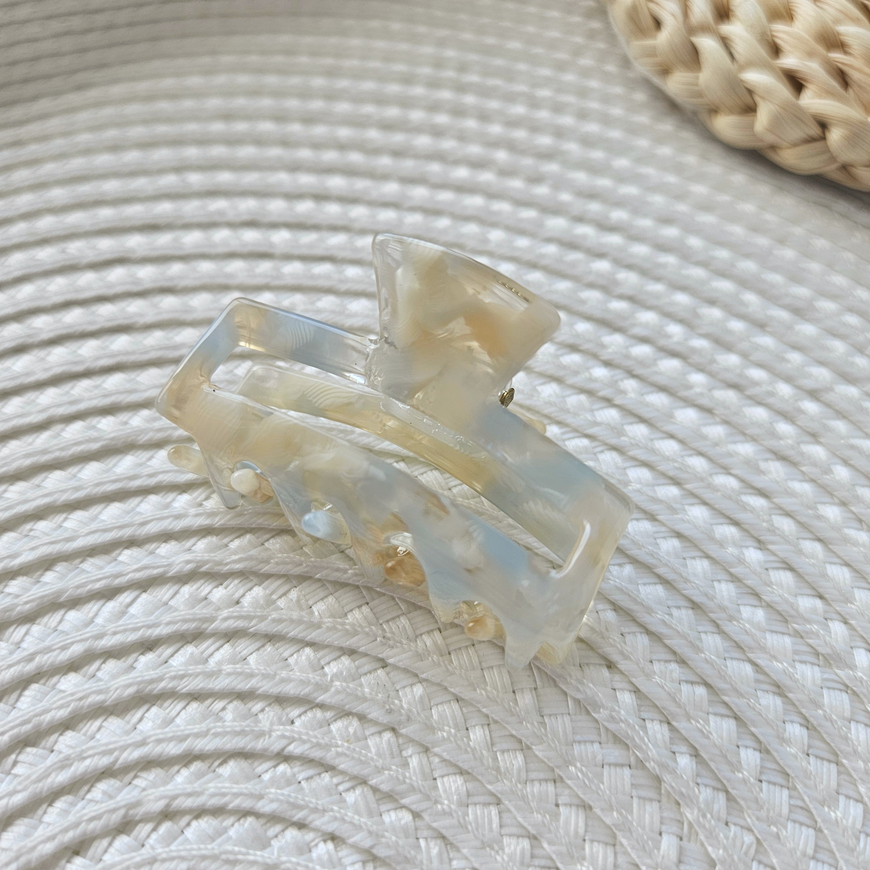 Melsvai skaidrios žnyplės mini 5 cm