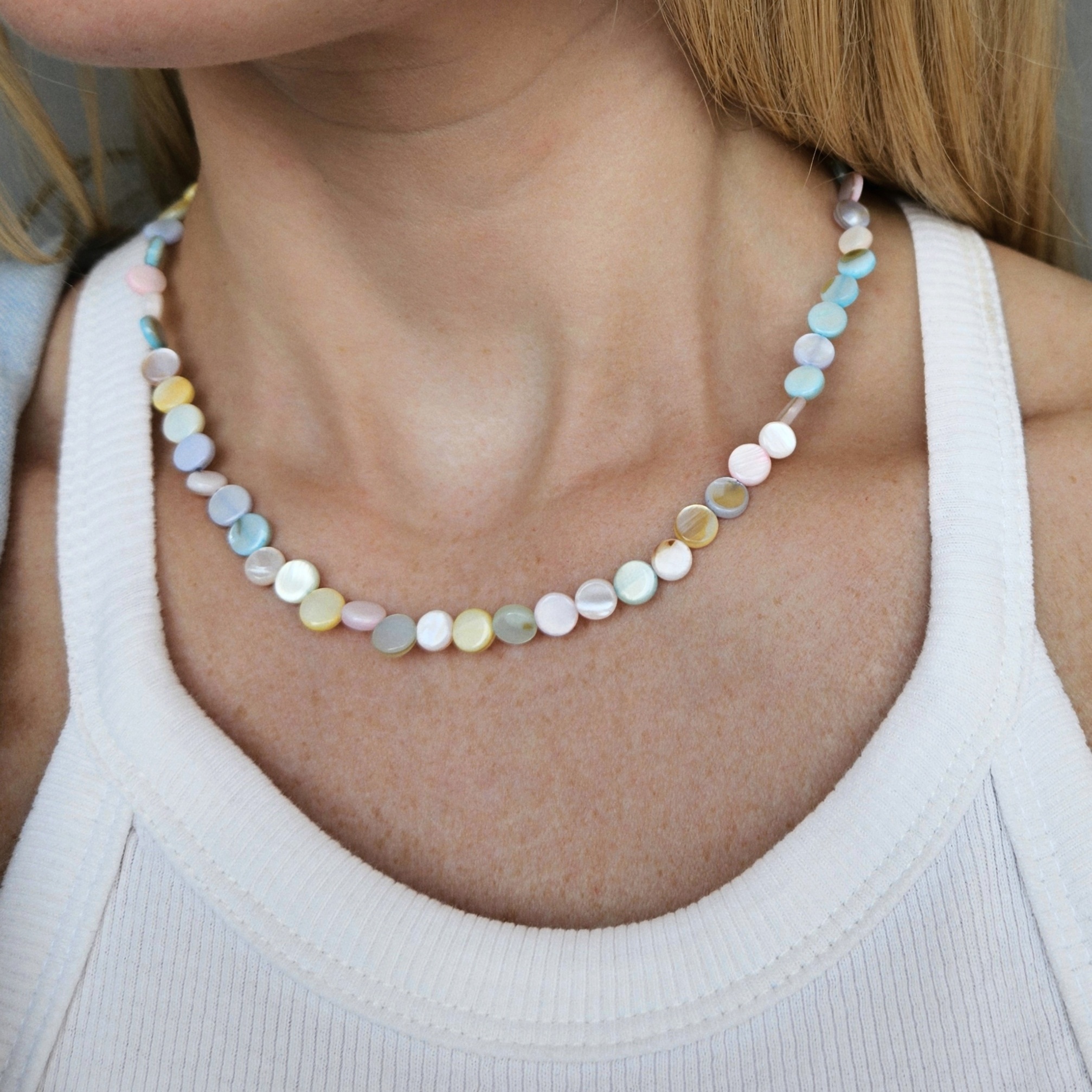 'Pastel round shell' kaklo vėrinys 
