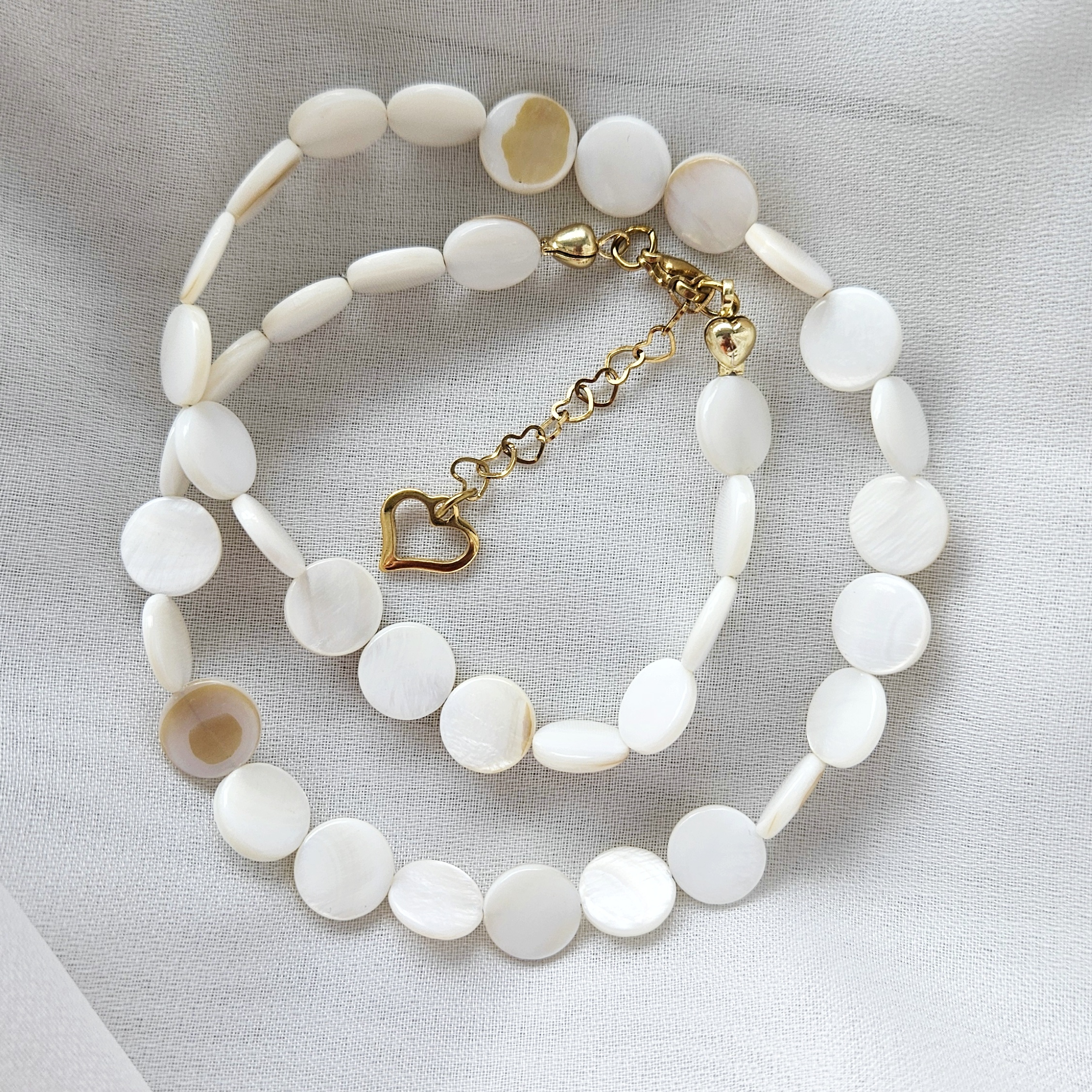 'White shell 10' kaklo vėrinys  