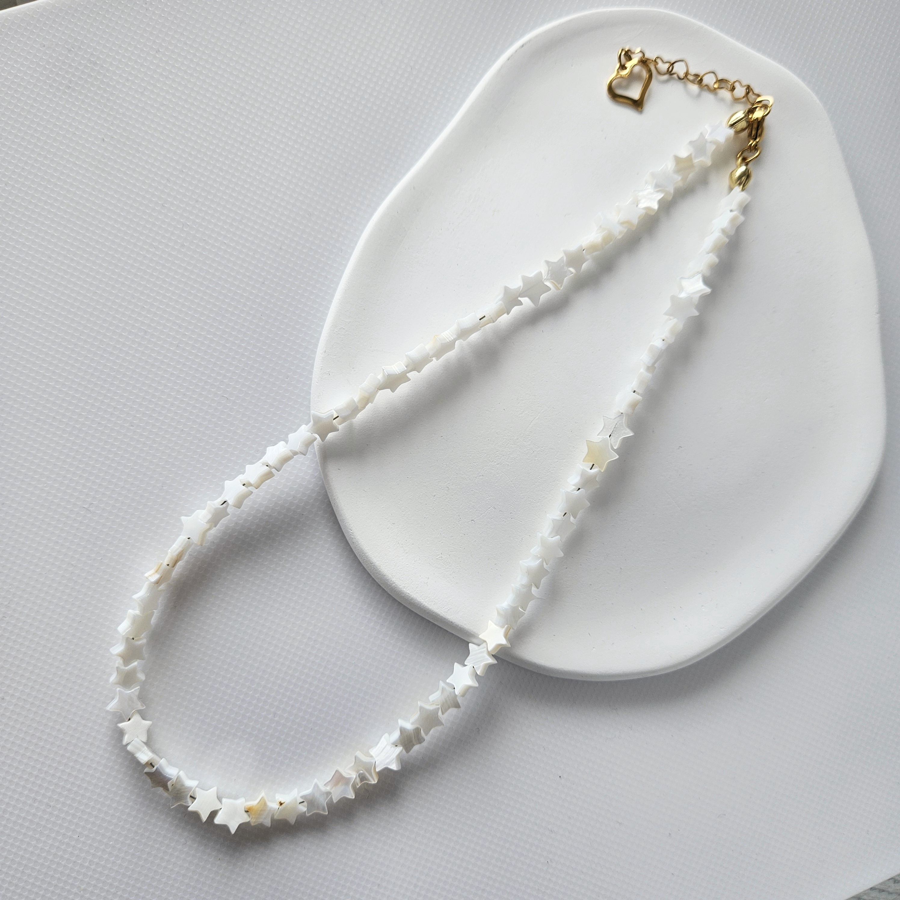 'White star shell' kaklo vėrinys  