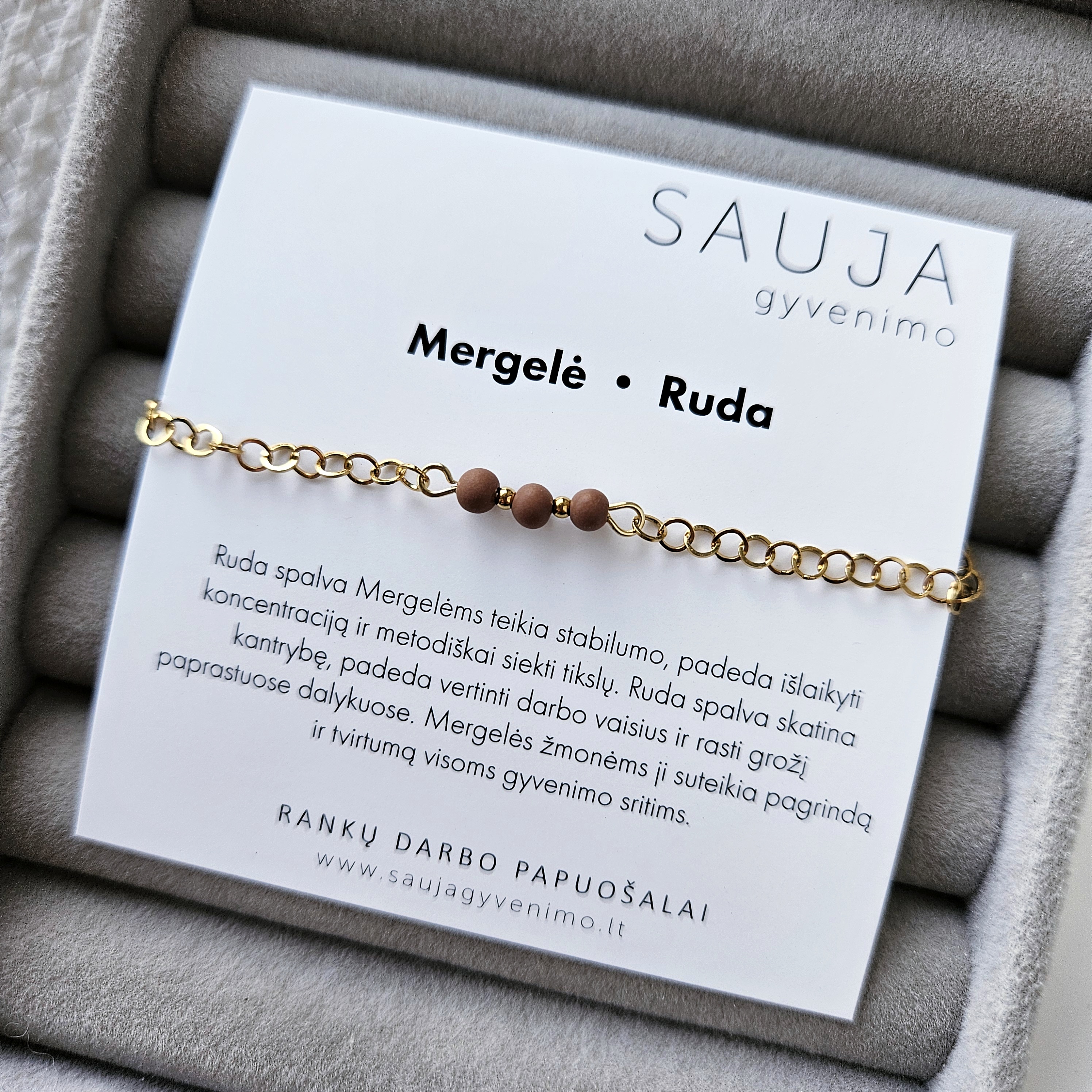 Mergelė bubble apyrankė