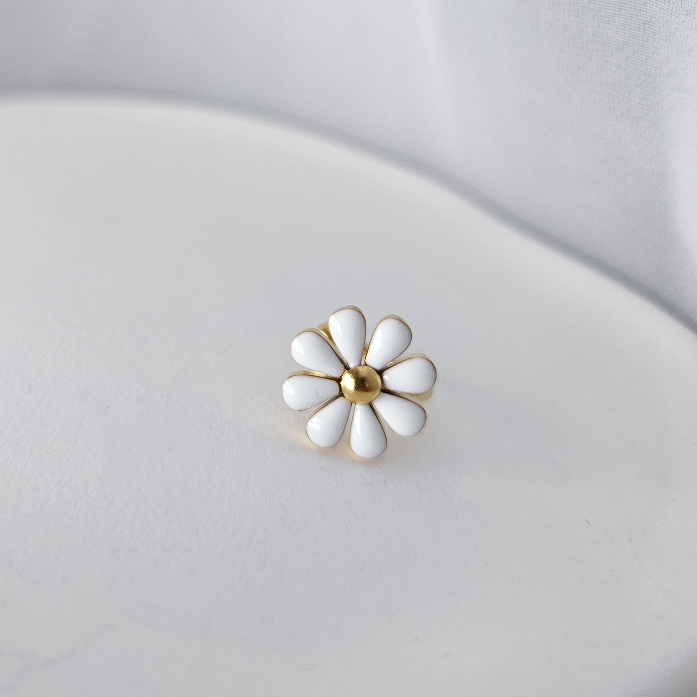 'White flower' cuff