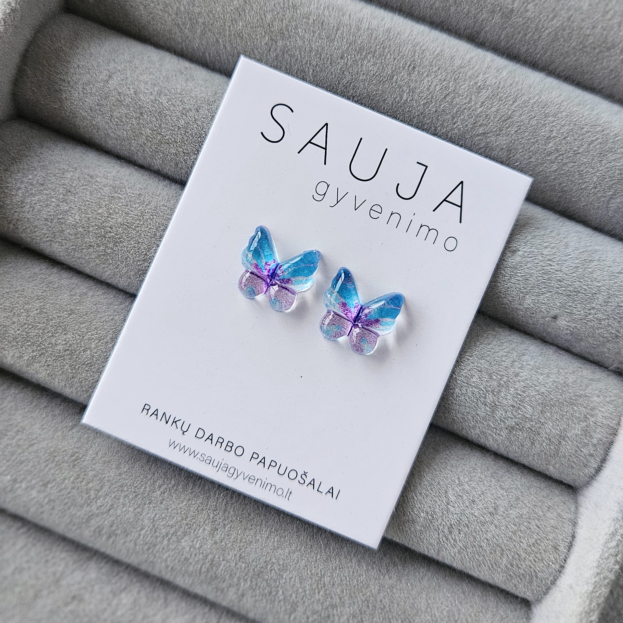 'Butterfly resin' auskarai