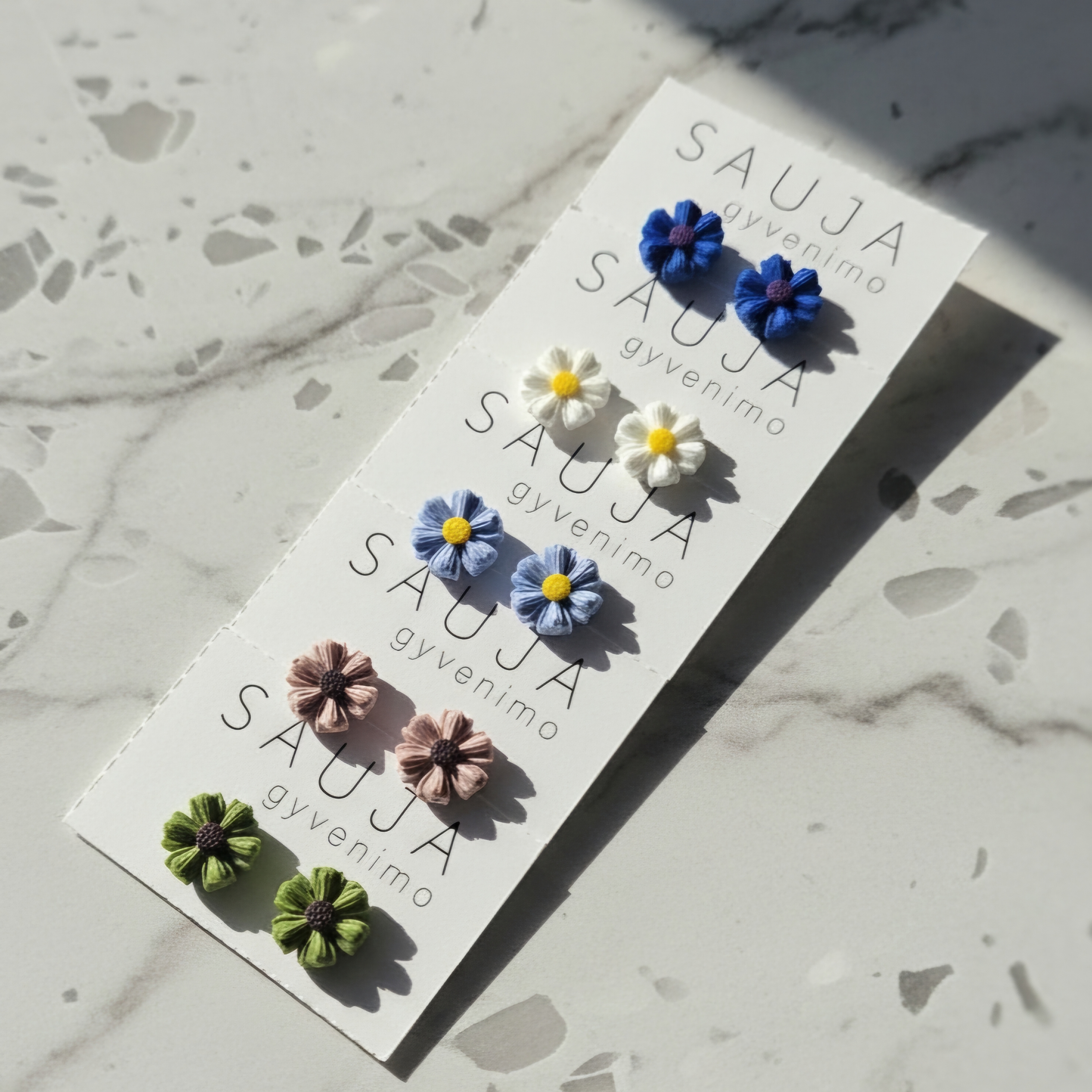 'Love' mini auskarai