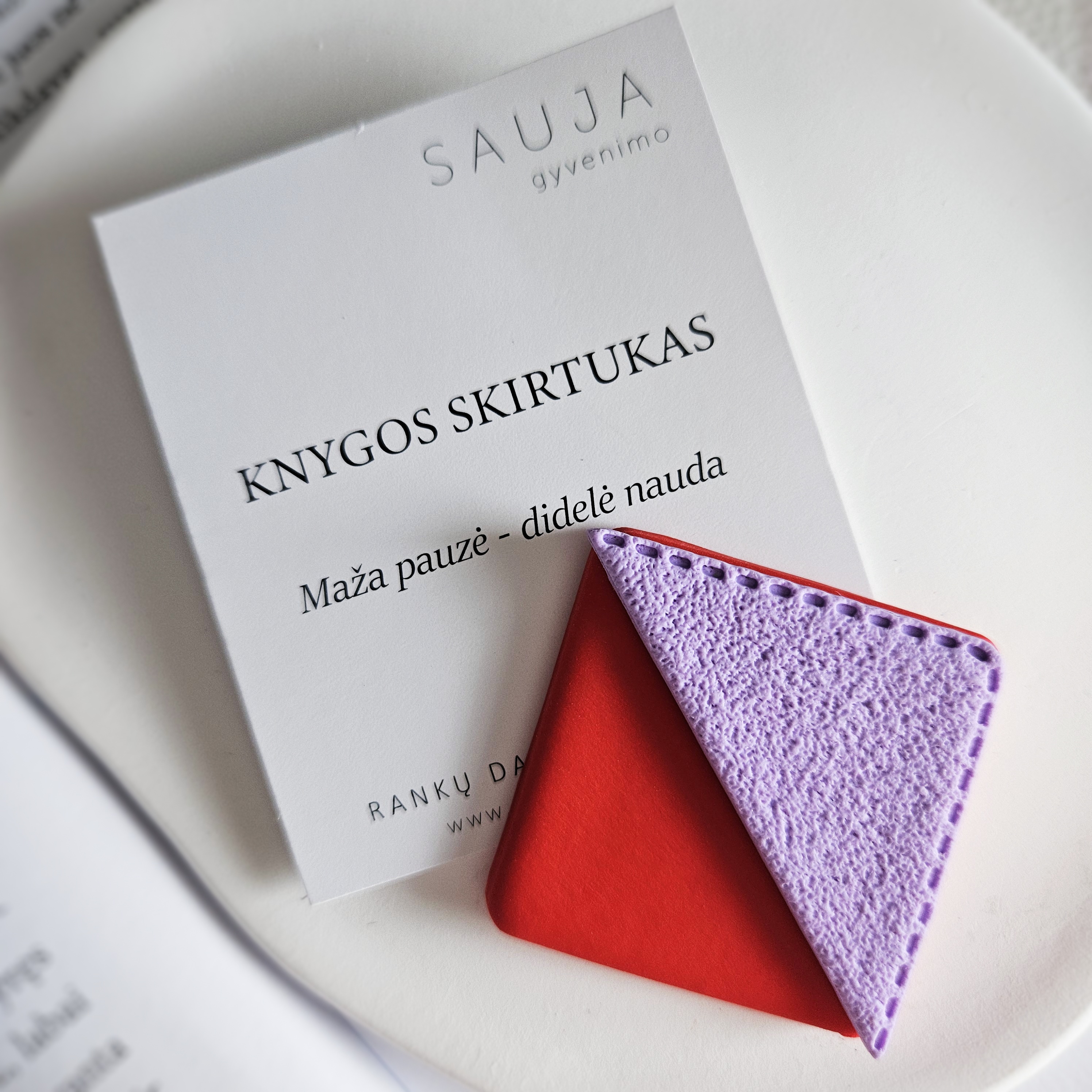 'Grainy I' skirtukas 