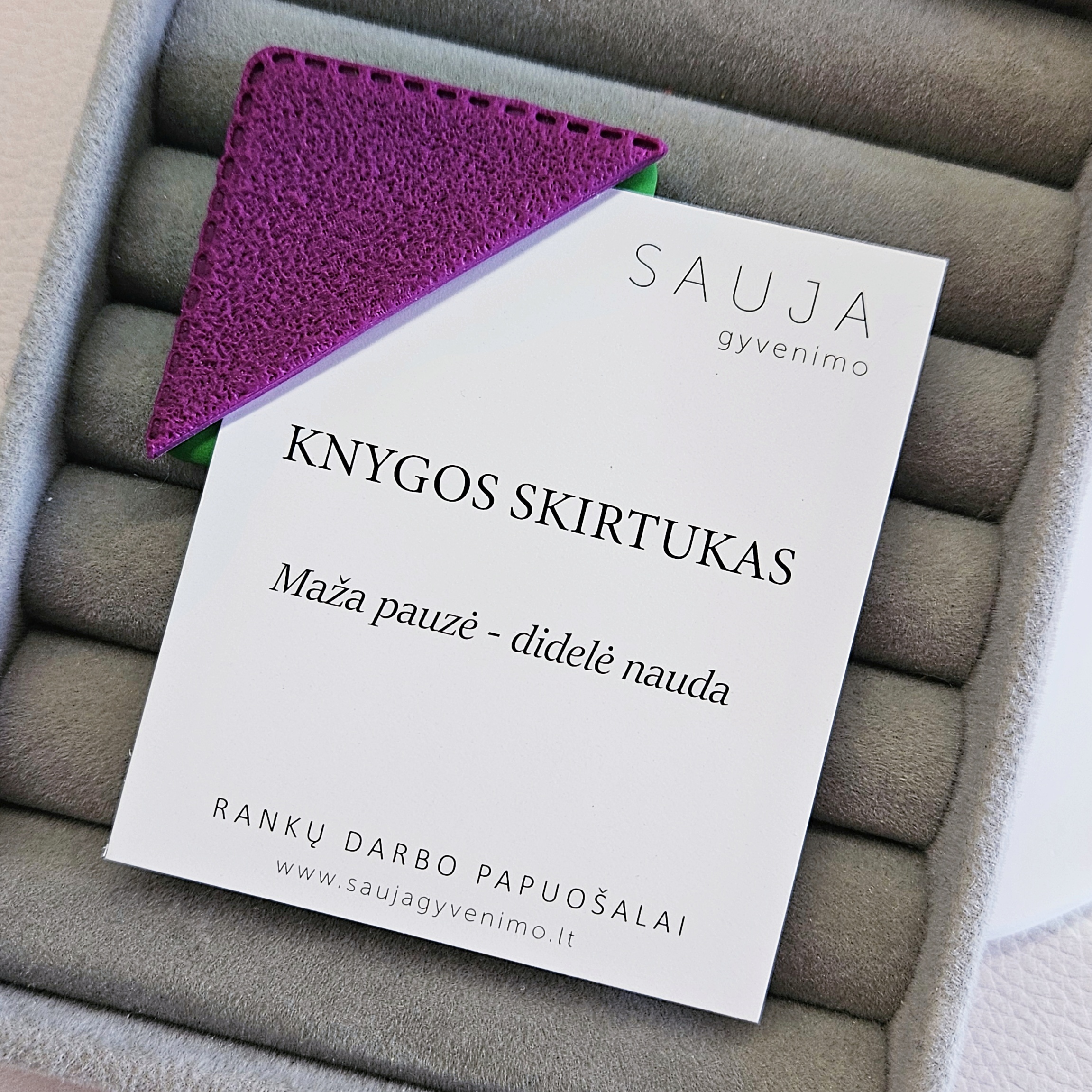'Grainy II' skirtukas 