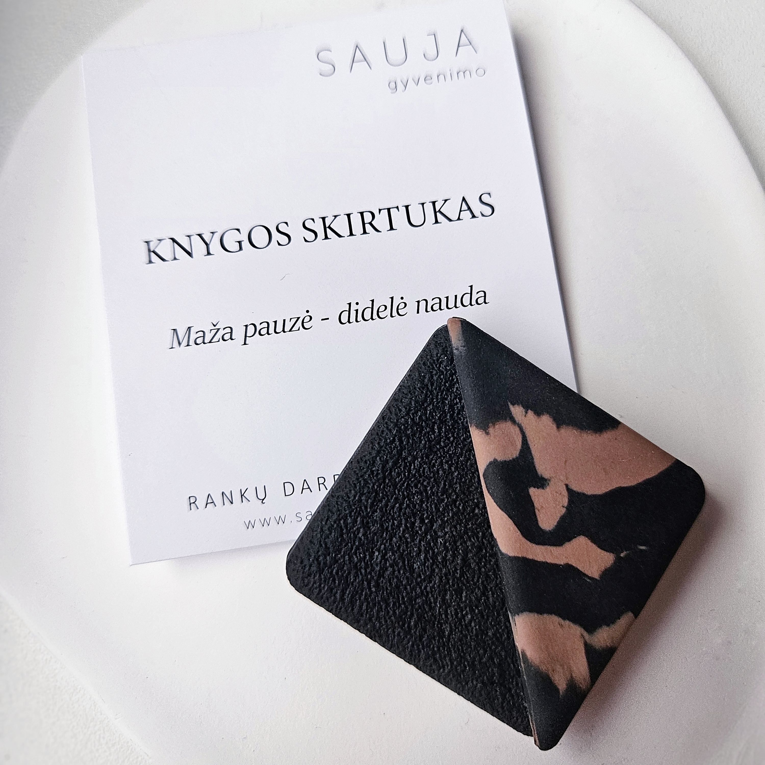 'Black' skirtukas 