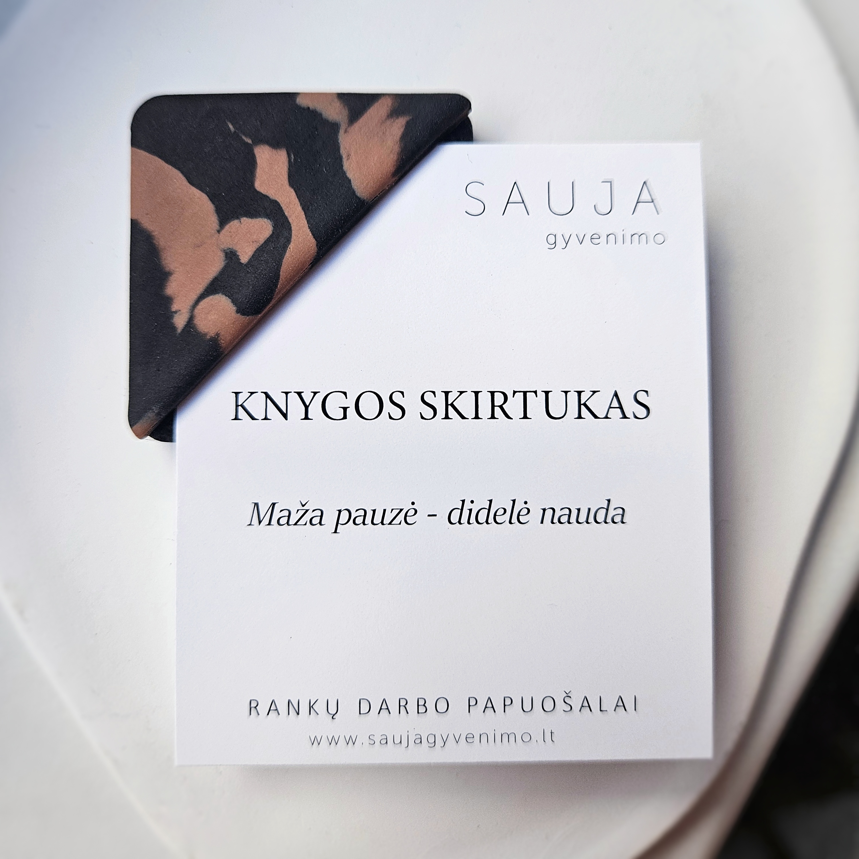 'Black' skirtukas 