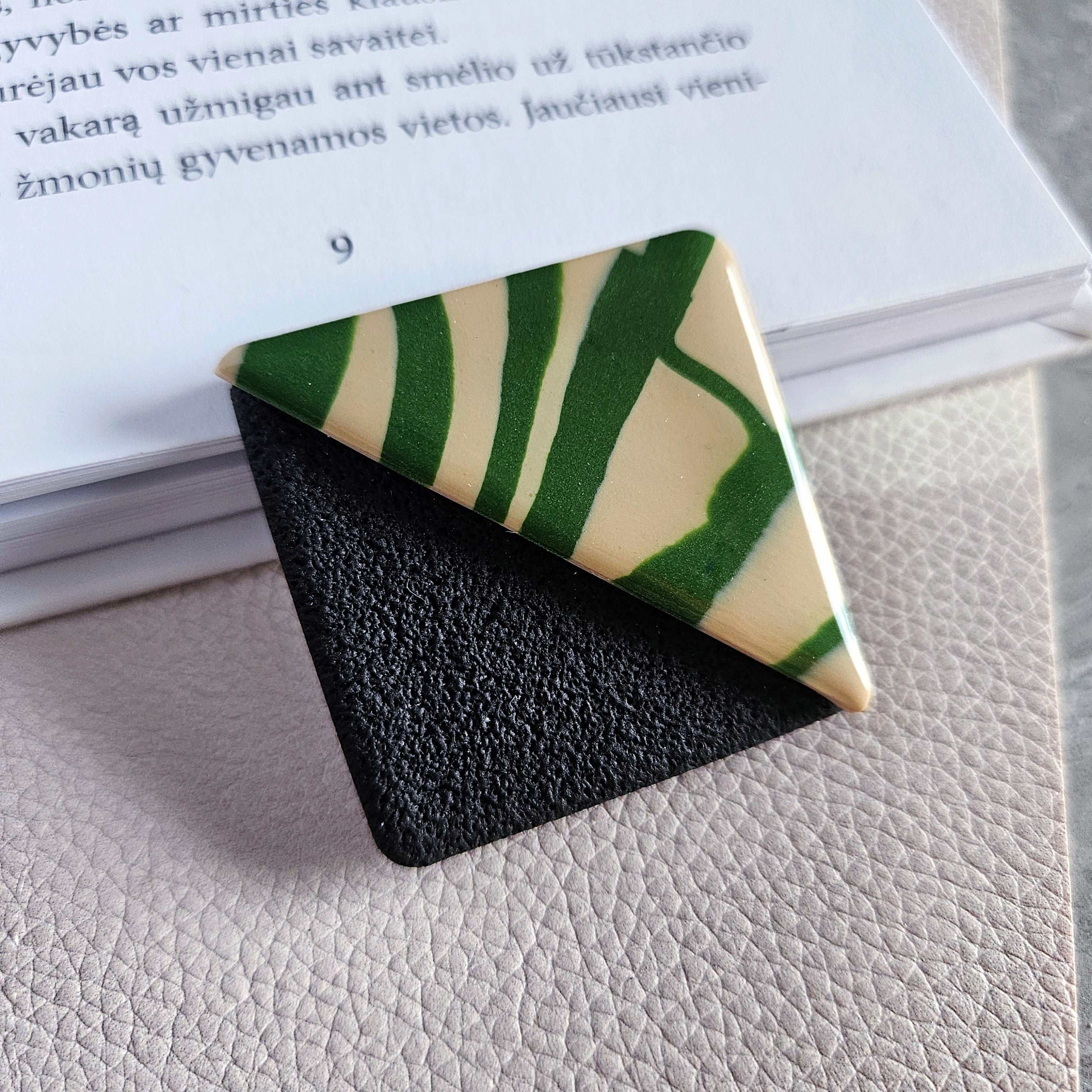 'Marble V' skirtukas 