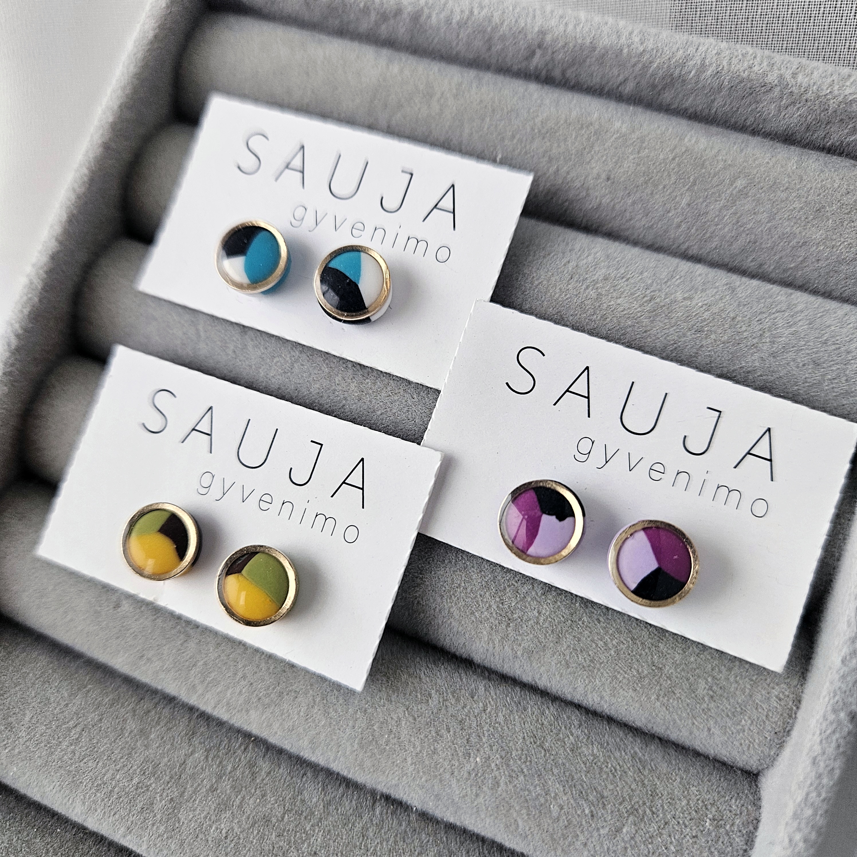 Mixed color auskarai