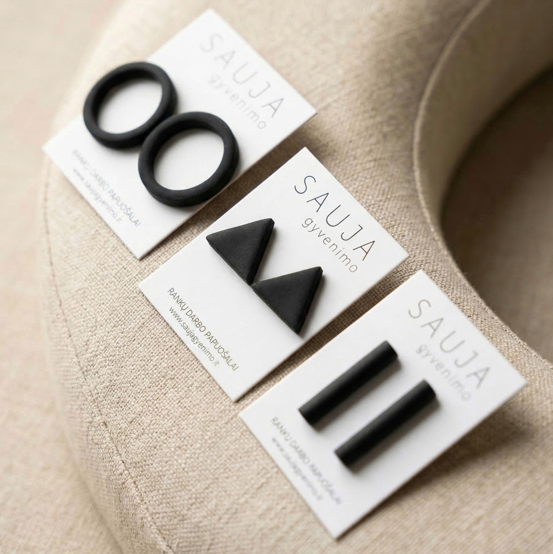 'Black matt' auskarai