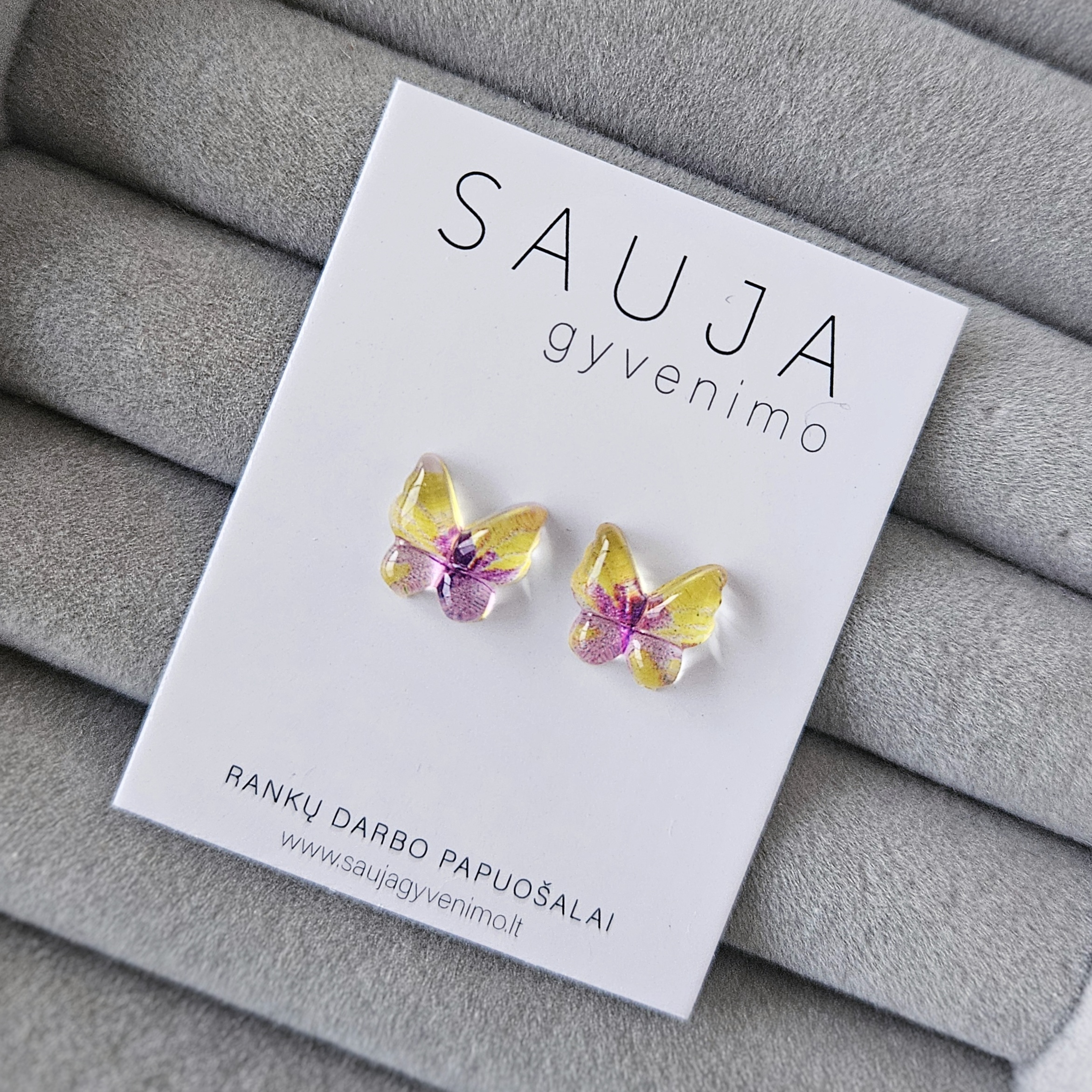 'Butterfly resin' auskarai