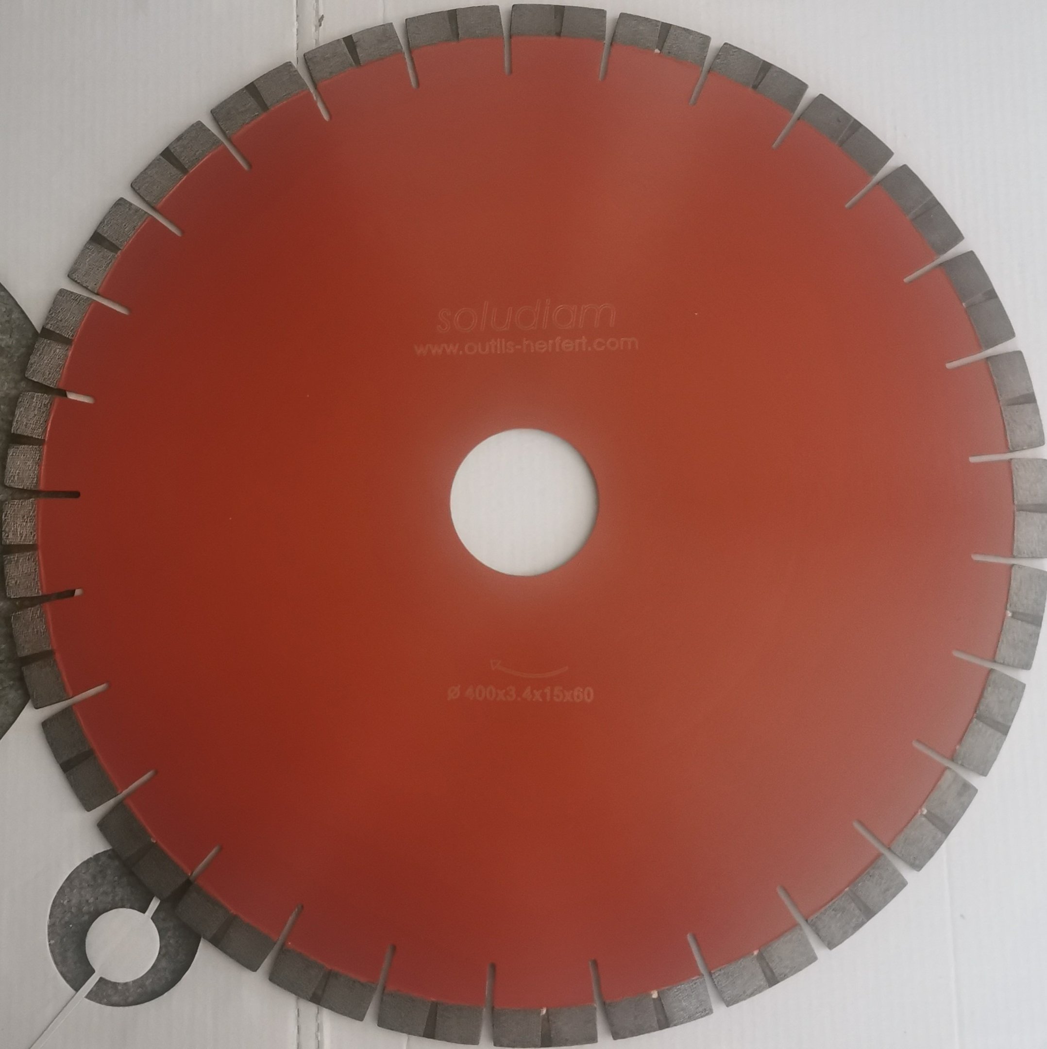 Disque granit diamants alignés