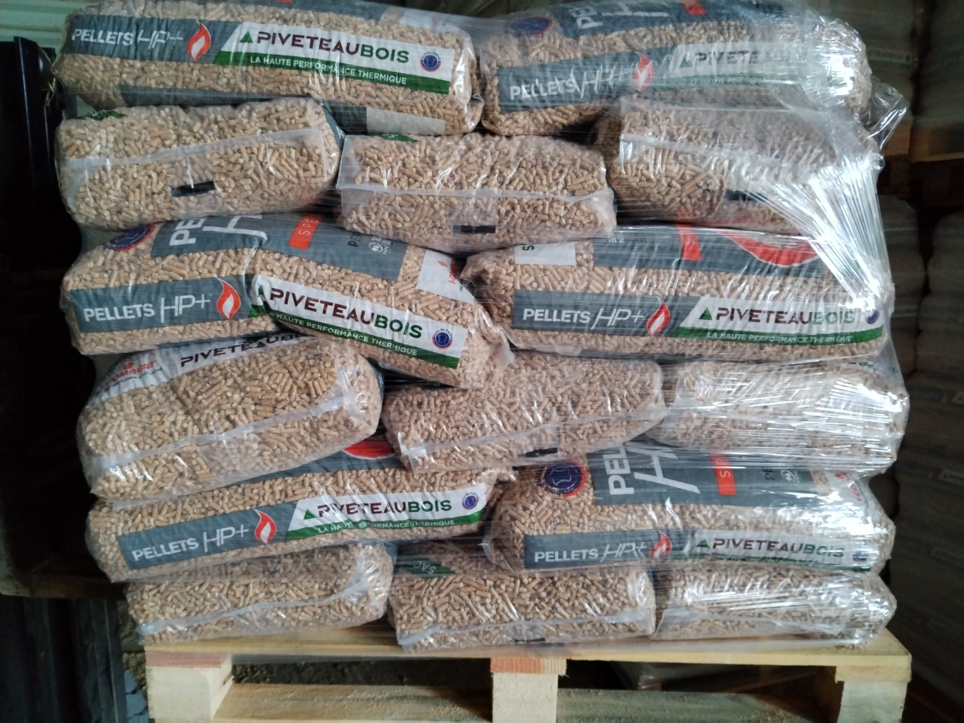 Demi-palette de Pellets HP+ Piveteaubois en LIVRAISON