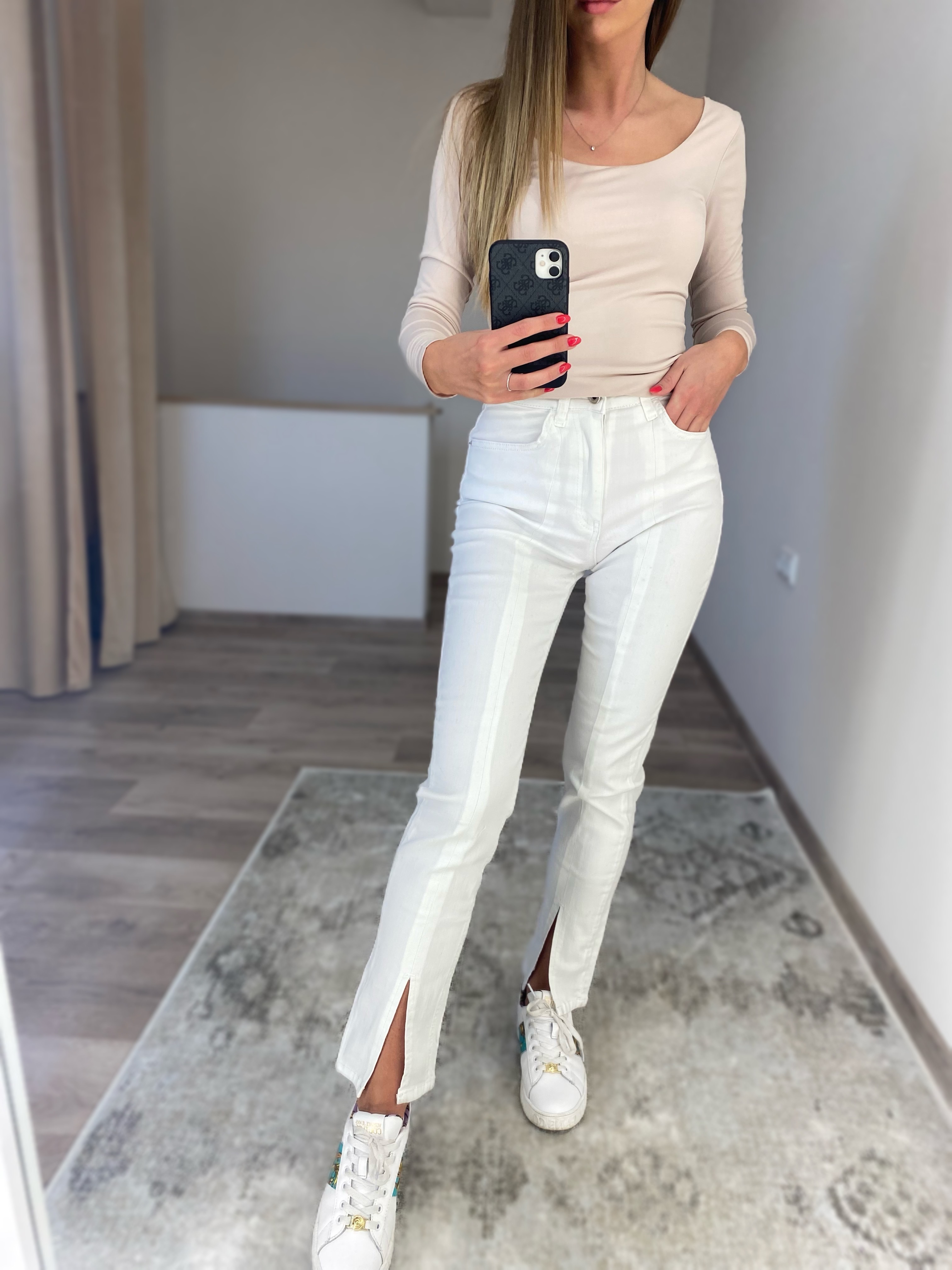 Džinsai su skeltuku