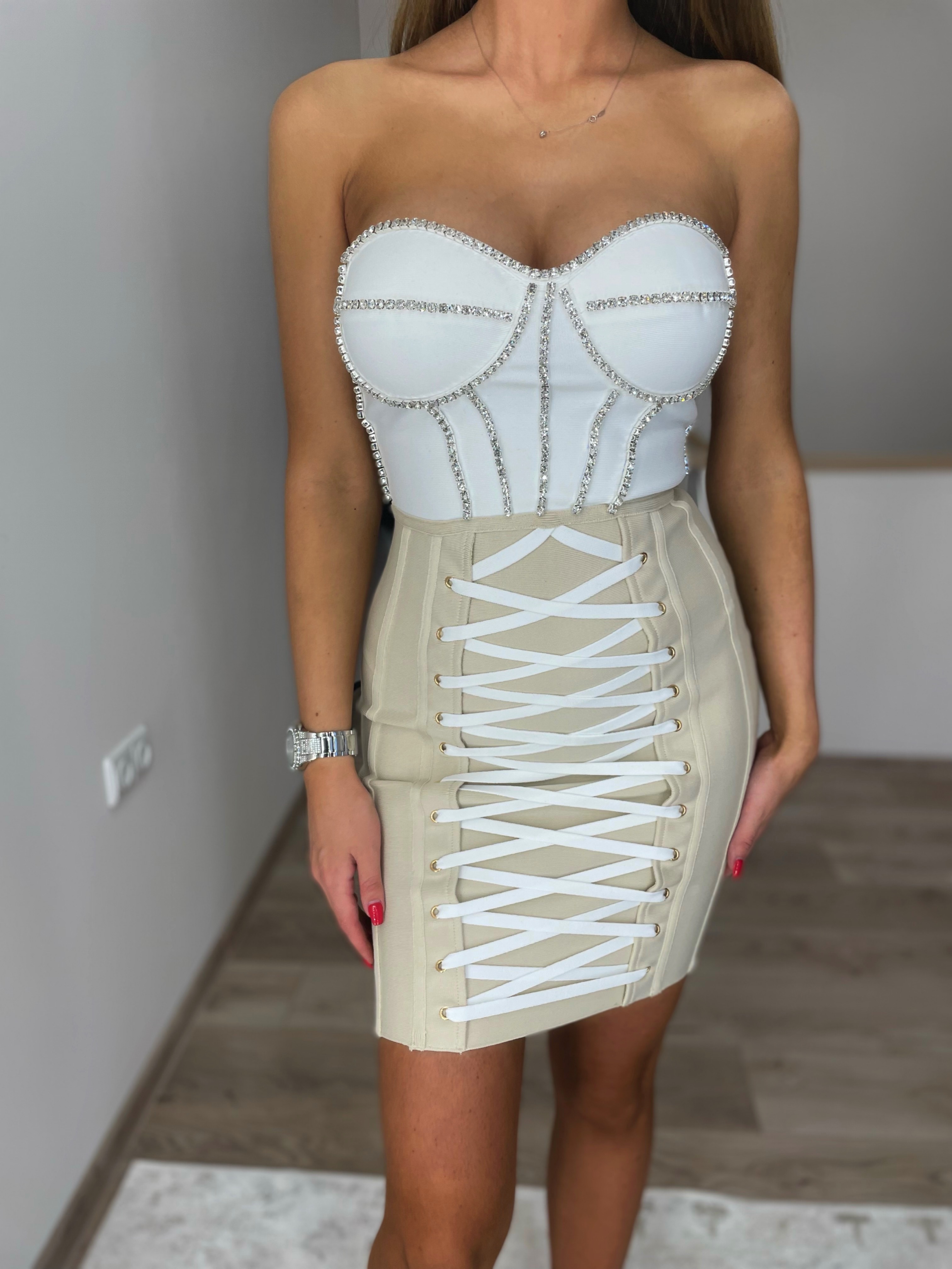 Balta bandažinė suknelė 