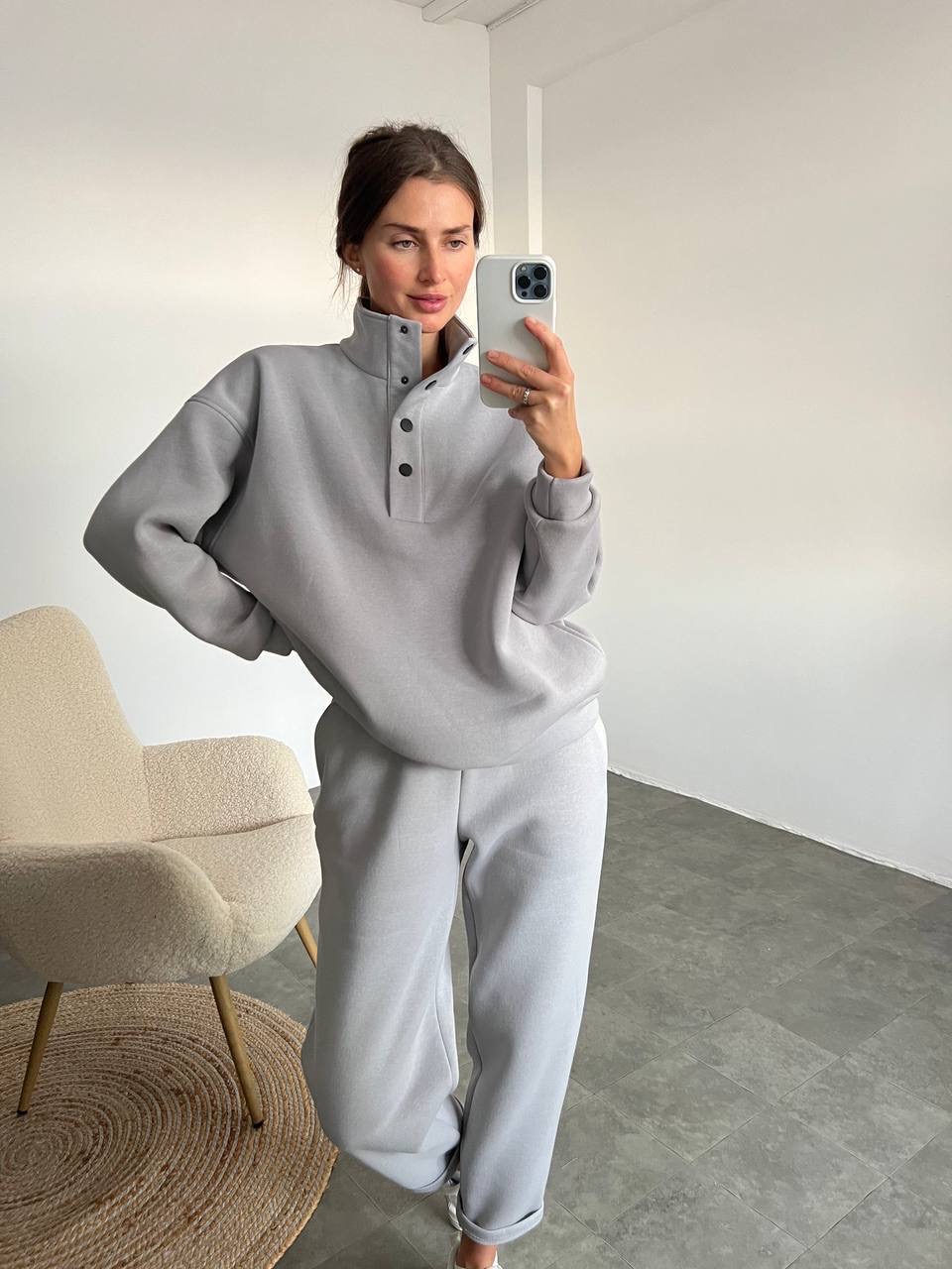 Pilkas laisvalaikio kostiumas