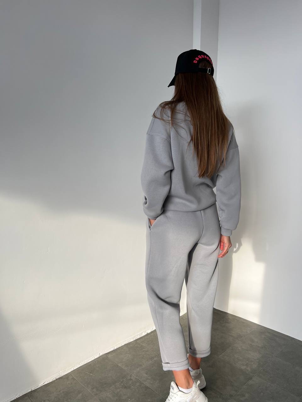 Pilkas laisvalaikio kostiumas