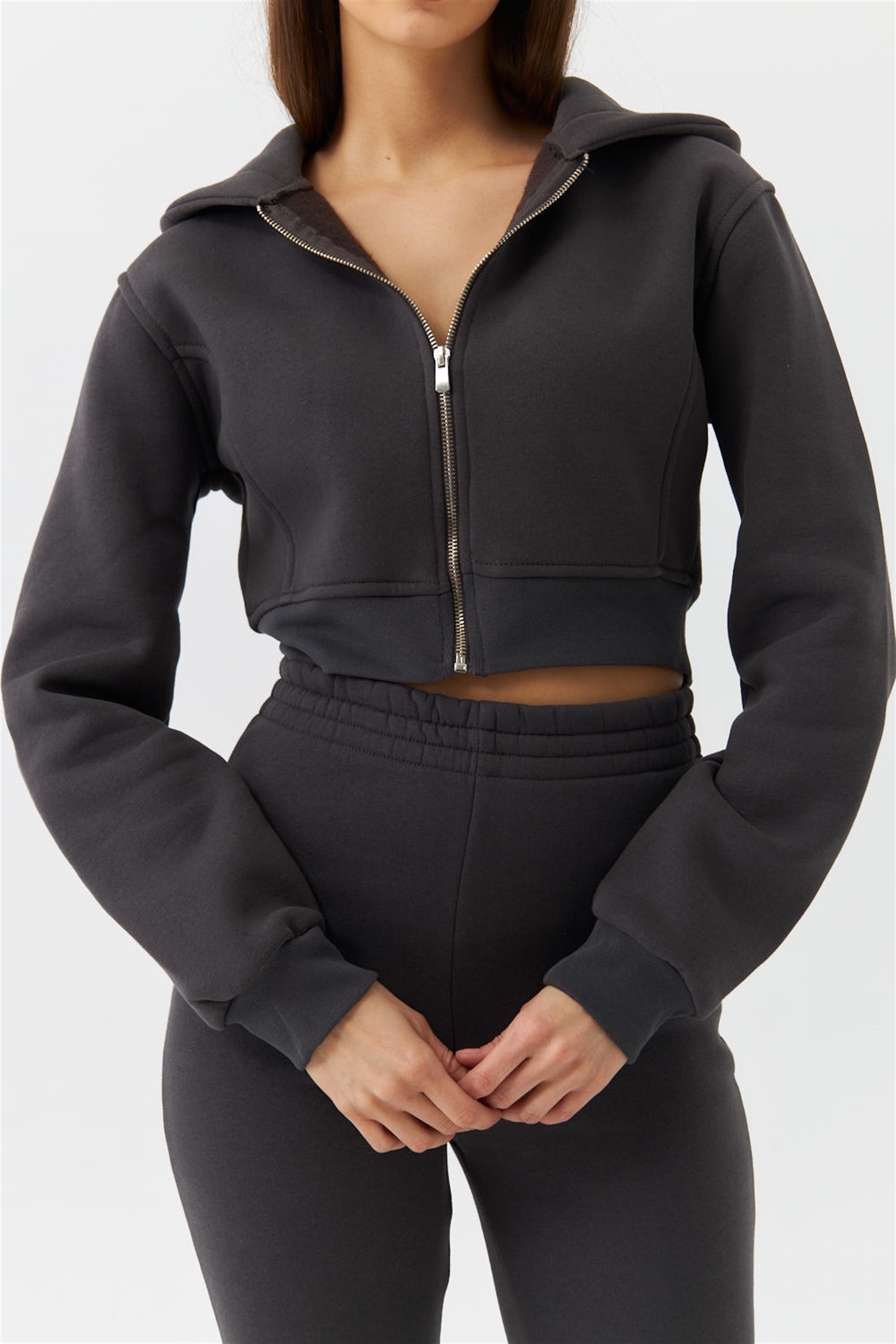 Pilkas laisvalaikio kostiumas