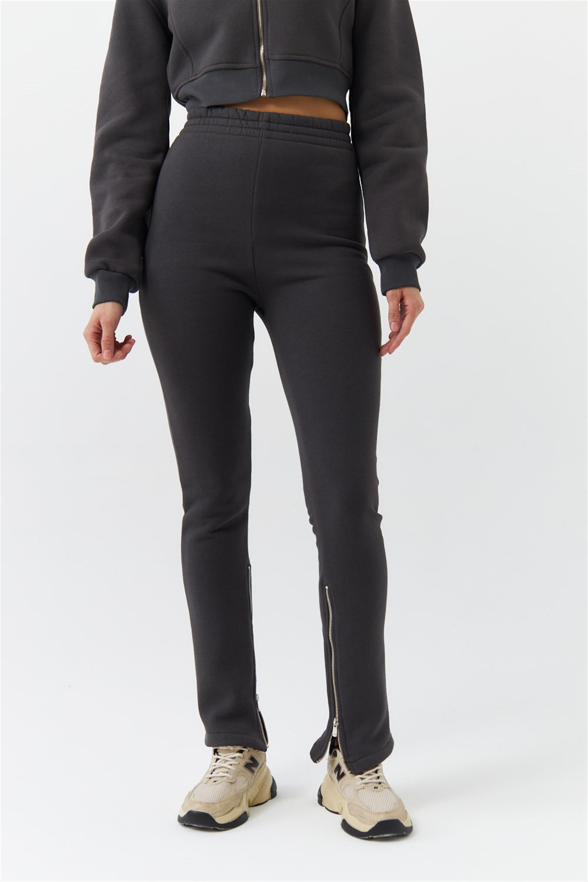 Pilkas laisvalaikio kostiumas