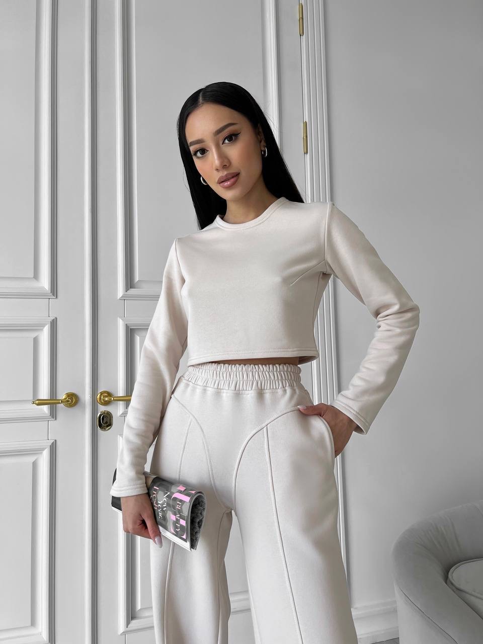 Šviesiai smėlinis kostiumas