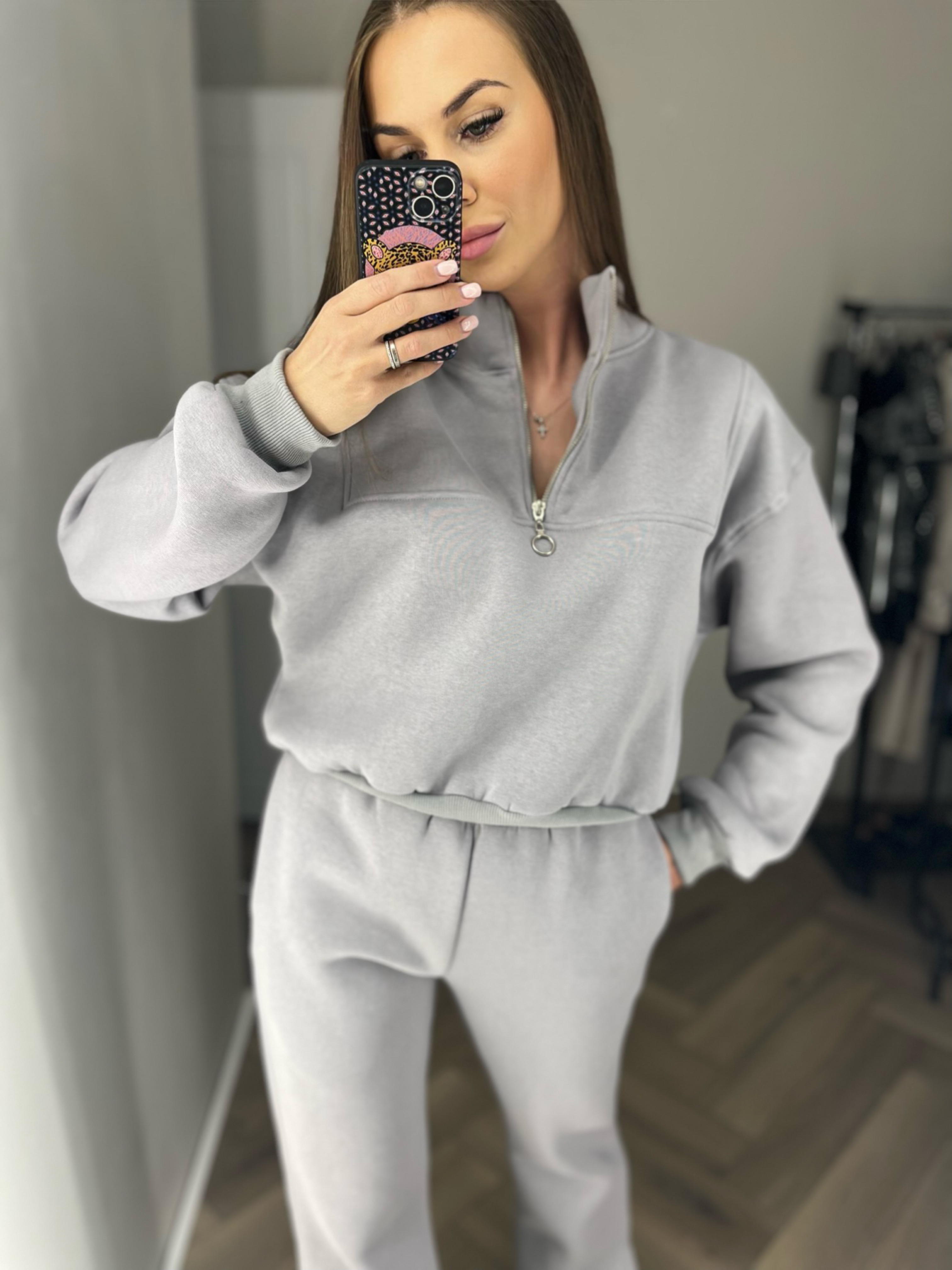 Pilkas laisvalaikio kostiumas