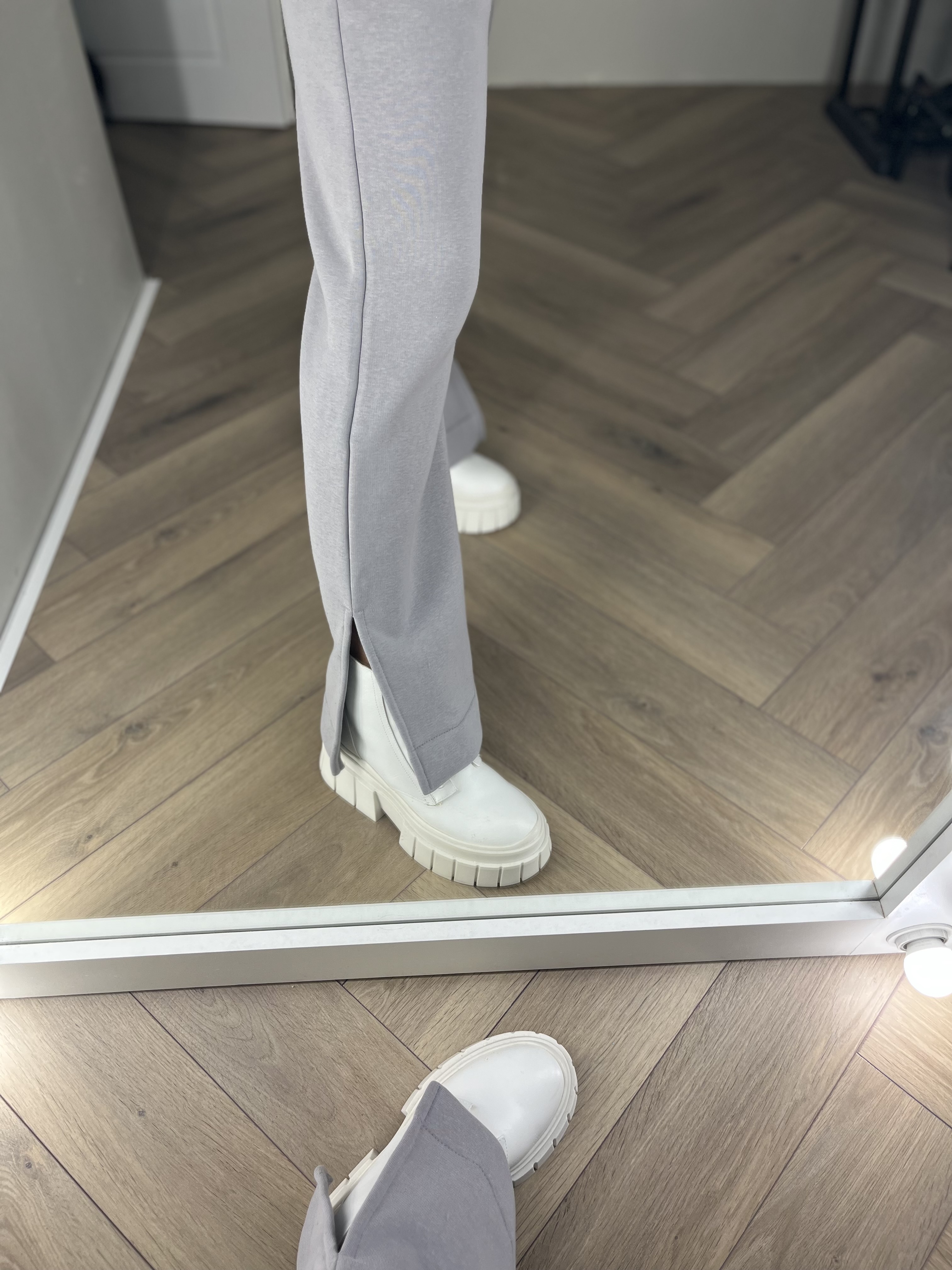 Pilkas laisvalaikio kostiumas