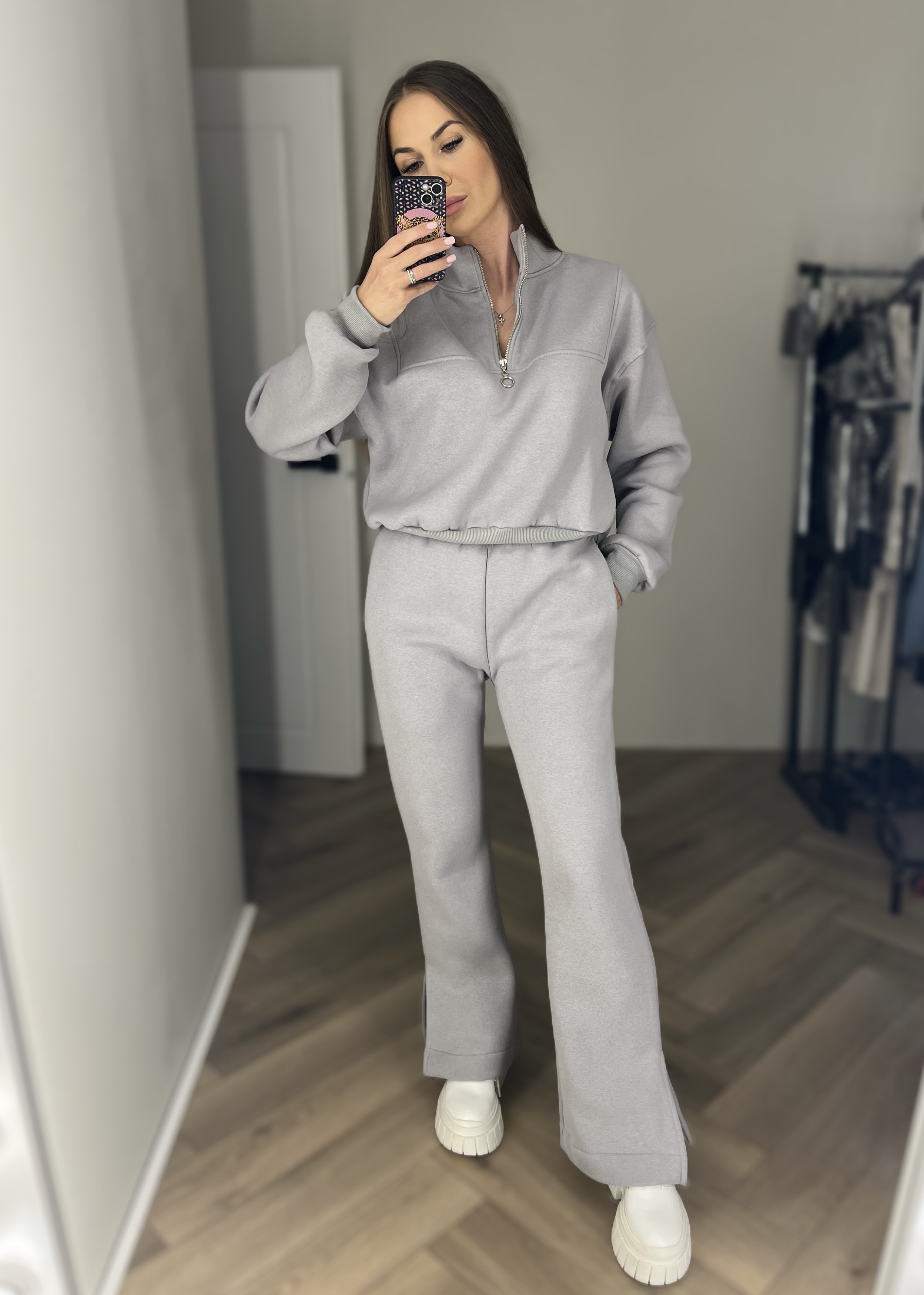 Pilkas laisvalaikio kostiumas